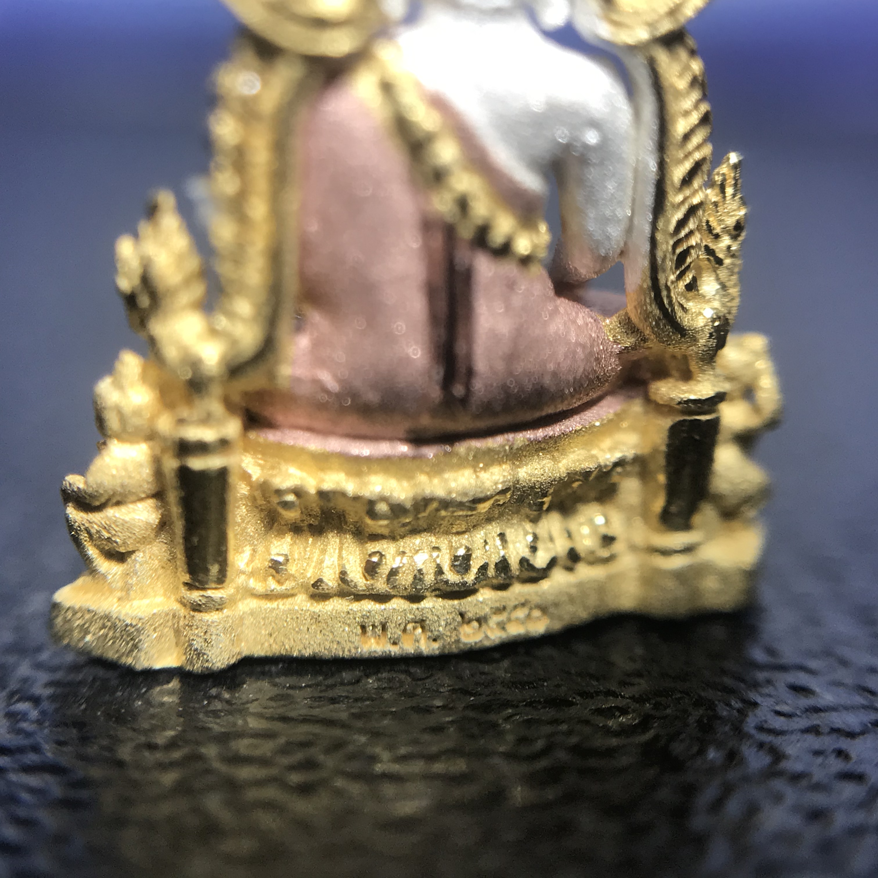 พระพุทธชินราช ภปร. โครงการ เพราะแผ่นดินนี้คือแผ่นดินเกิด เนื้อเงินชุบสามกษัตริย์ ปี2551 ขนาดหน้าตัก1/4นิ้ว (สวยงามหายาก)