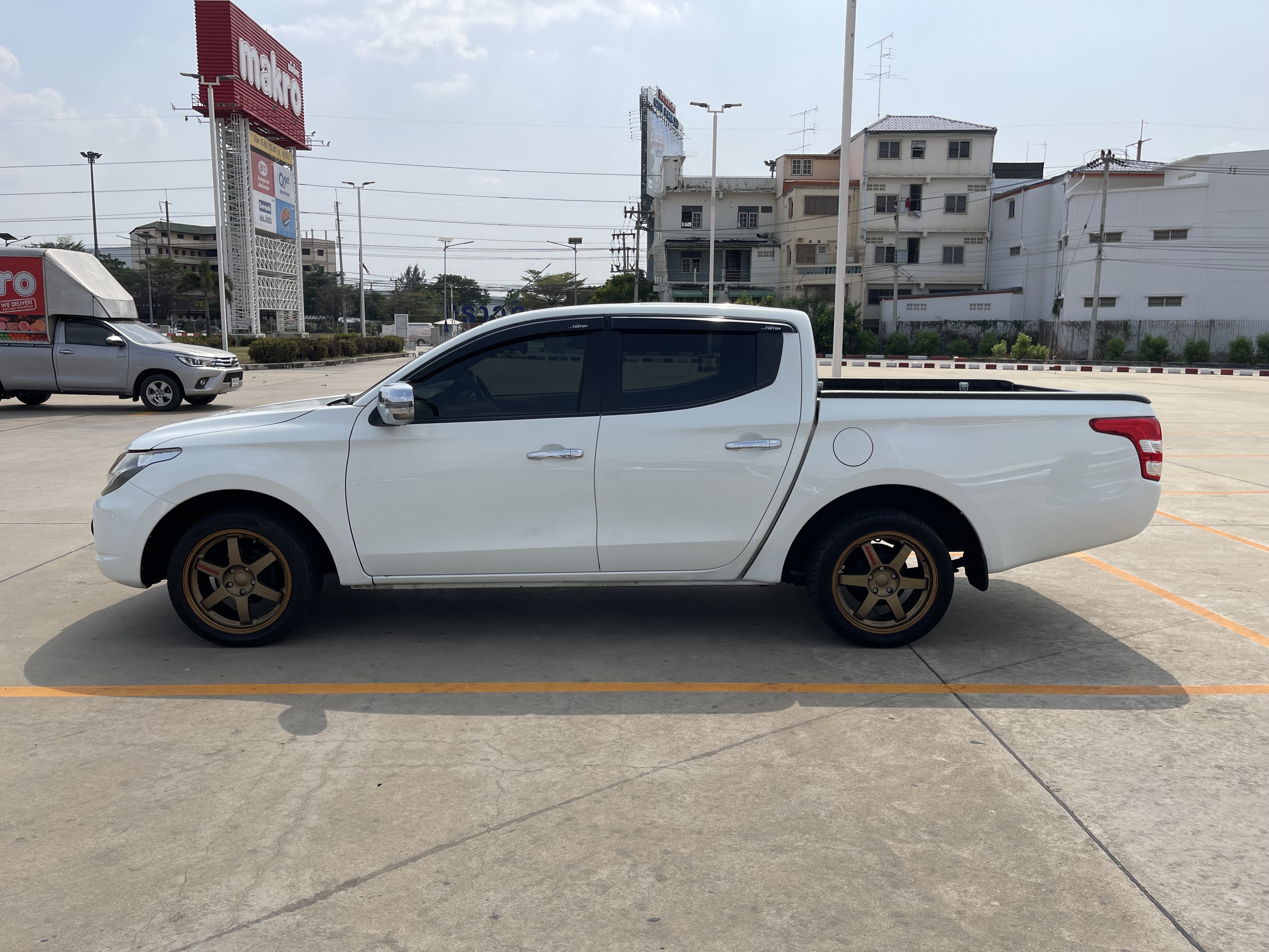 Mitsubishi Triton All New 4ประตู 2.5 GLX 2016 ขาว