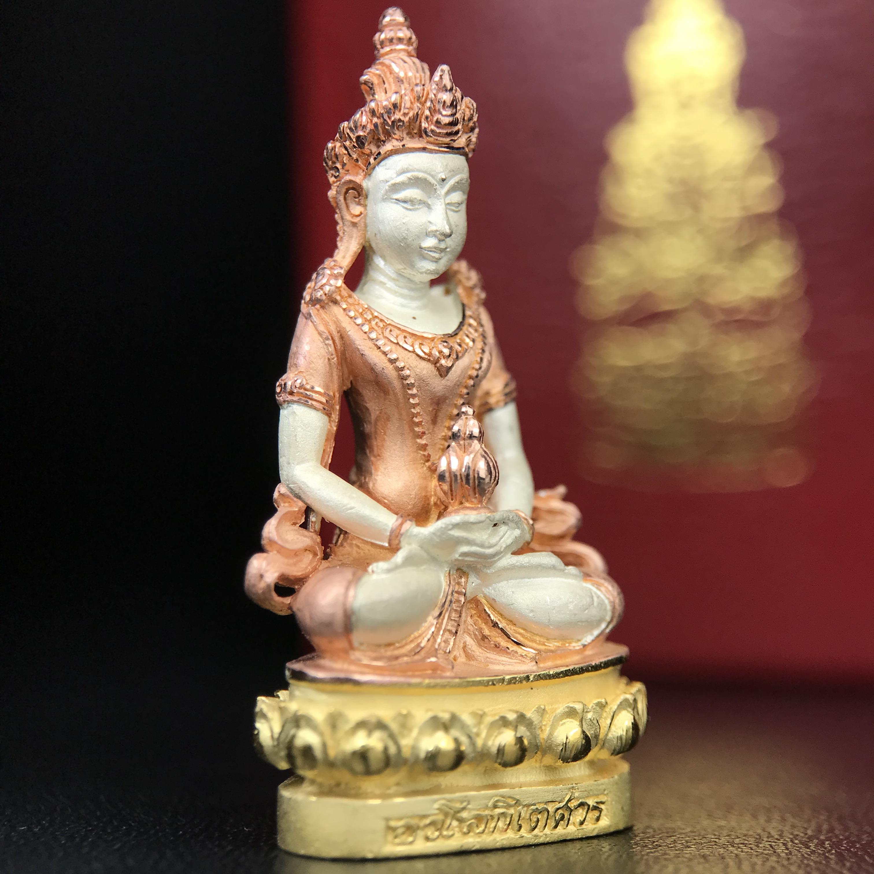 พระกริ่งอวโลกิเตศวร ( เจ้าแม่กวนอิม ) วัดโพธิ์แมนคุณาราม รุ่นอุดมโภคทรัพย์ พ.ศ.2539 เนื้อเงิน 3 กษัตริย์ ผิวสวยเดิมพร้อมกล่องบรรจุเดิม (อีกหนึ่งรุ่นยอดนิยม พุทธศิลป์สวยงดงาม)