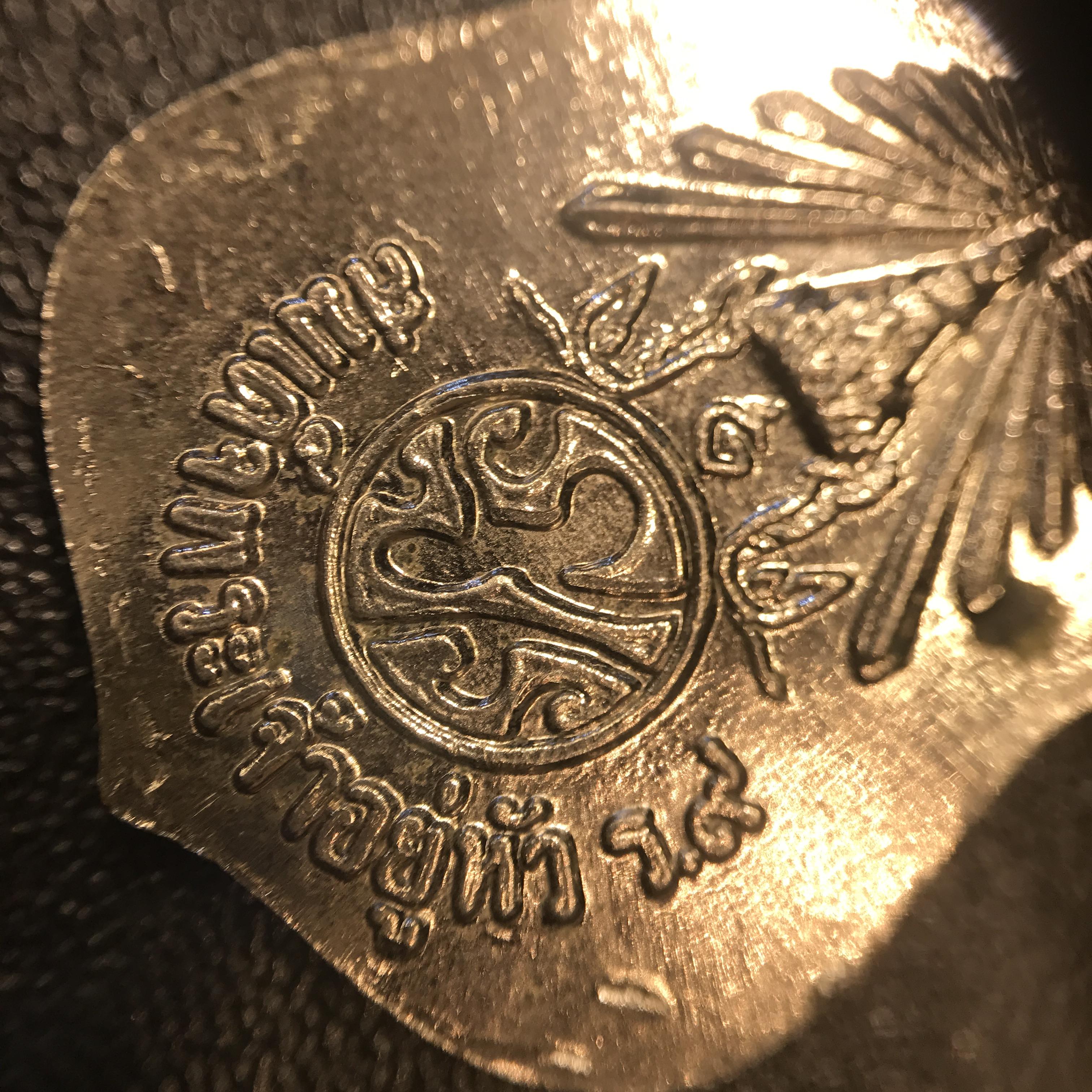 เหรียญในหลวงรัชกาลที่9 รุ่นจอมทัพไทย ปี2507 เจ้าคุณนรฯ วัดเทพศิรินทร์ อธิษฐานจิตปลุกเสก เนื้ออัลปาก้าชุบนิเกิ้ล พร้อมเข็มกลัดยันต์น้ำเต้าเจ้าคุณนรฯ