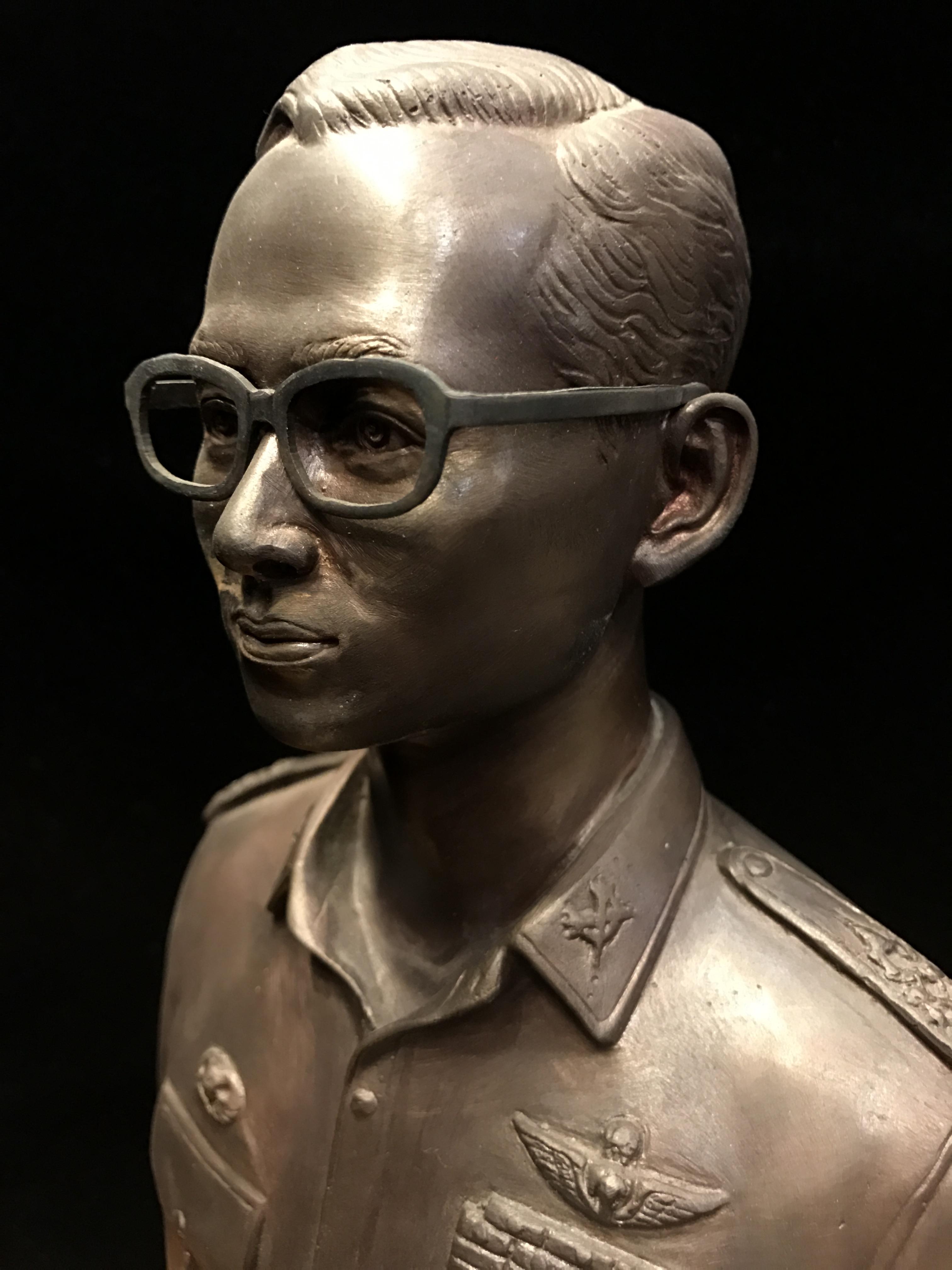 พระบรมรูปหล่อในหลวงรัชกาลที่ 9 กรมราชองครักษ์ รุ่น2 ปี2539(นิยม)