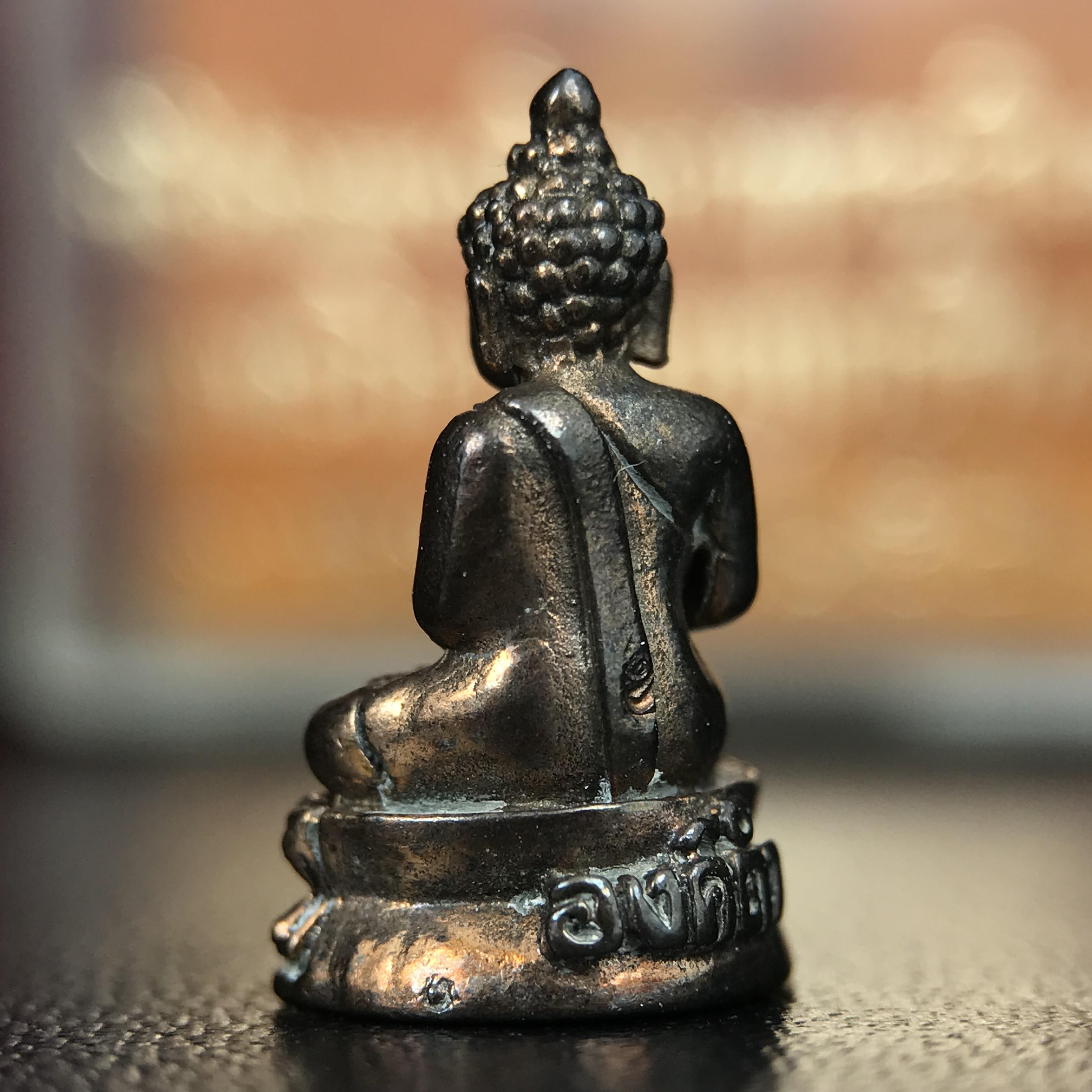 พระกริ่งนเรศวรพระองค์ดำ + พระชัยวัฒน์พระองค์ดำ อนุสรณ์ 100 ปี พิษณุโลกพิทยาคม (โรงเรียนชาย) พิธีจักรพรรดิมหาพุทธาภิเษก ปี 2542 เนื้อนวโลหะ(เต็มสูตรแก่ทองคำ) พิธีใหญ่มวลสารดีเกจิอาจารย์ยอดนิยมร่วมปลุกเสก*** ตอกโค้ดและหมายเลข*** 1 ใน 4999 องค์ ยอดนิยมหายาก