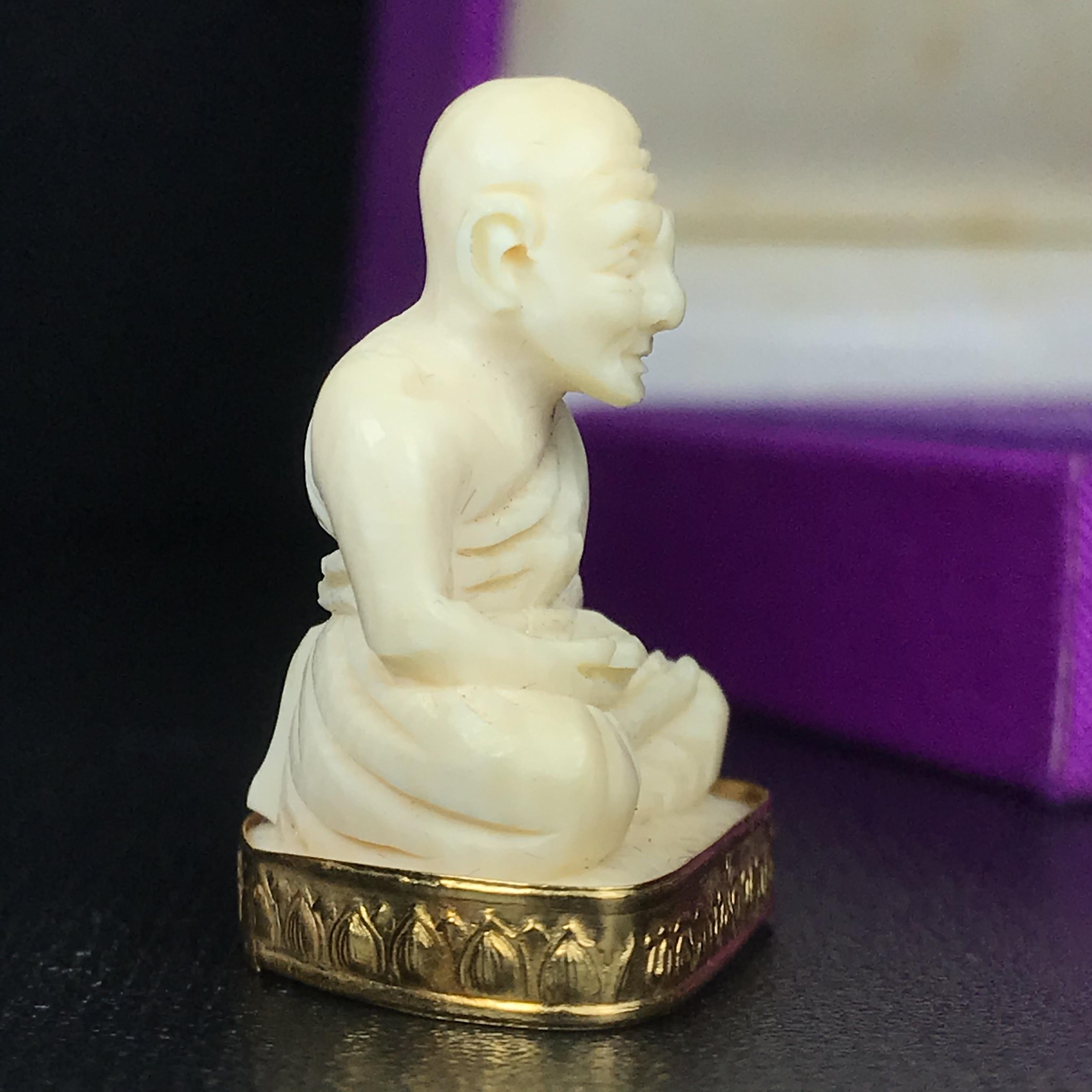 สมเด็จหลวงปู่ทวด รุ่นคชสารหมื่นปี (ศิลปาชีพ) วัดช้างให้ ปี2541(พิมพ์ลอยองค์ฐานทองคำโค๊ตทองคำ)