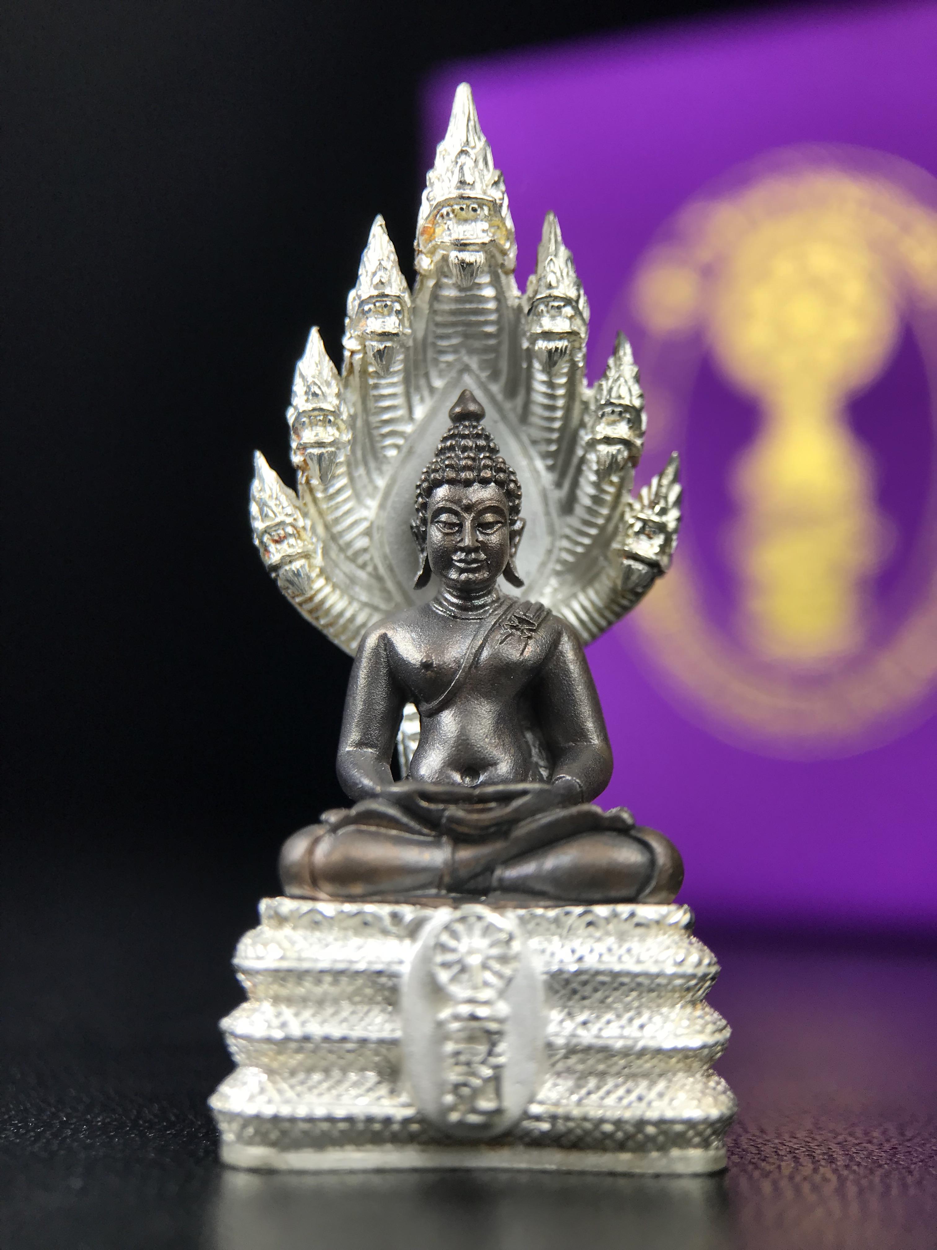 พระนาคปรก สธ. รุ่นสร้างพระอุโบสถเฉลิมพระเกียรติ 4 รอบ 84 พรรษา สมเด็จพระเทพรัตนราชสุดาฯ วัดบวรนิเวศวิหาร ปี 2543 พิมพ์ใหญ่ องค์พระเนื้อนวโลหะ ฐานนาคปรกเนื้อเงิน(สภาพ สวย )พิธีใหญ่ พุทธศิลป์งดงาม หายาก(องค์หมายเลขสวย ๒๖๗) (1 ใน 1999 องค์)