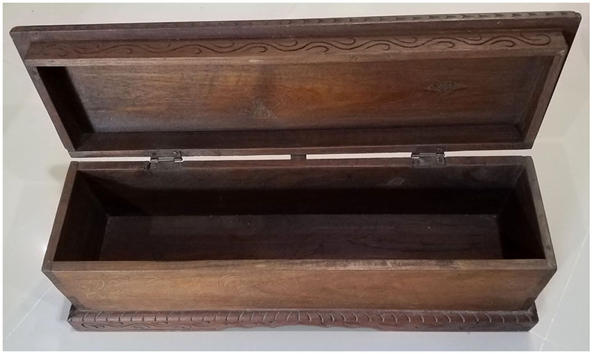 หีบหรือกล่องไม้สักงานเก่า ตอกลายเส้นทองเหลือง-BPT1709-