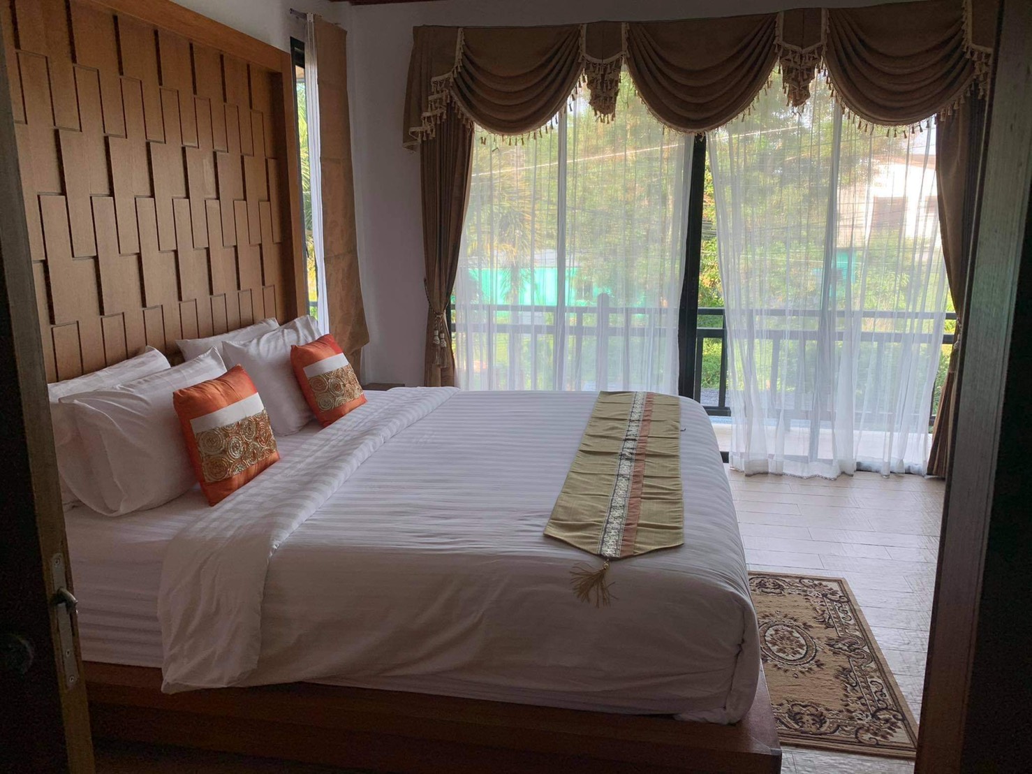 For Rent : Bangtao Private Pool Villa, 3 bedrooms 4 Bathrooms, Pool view.