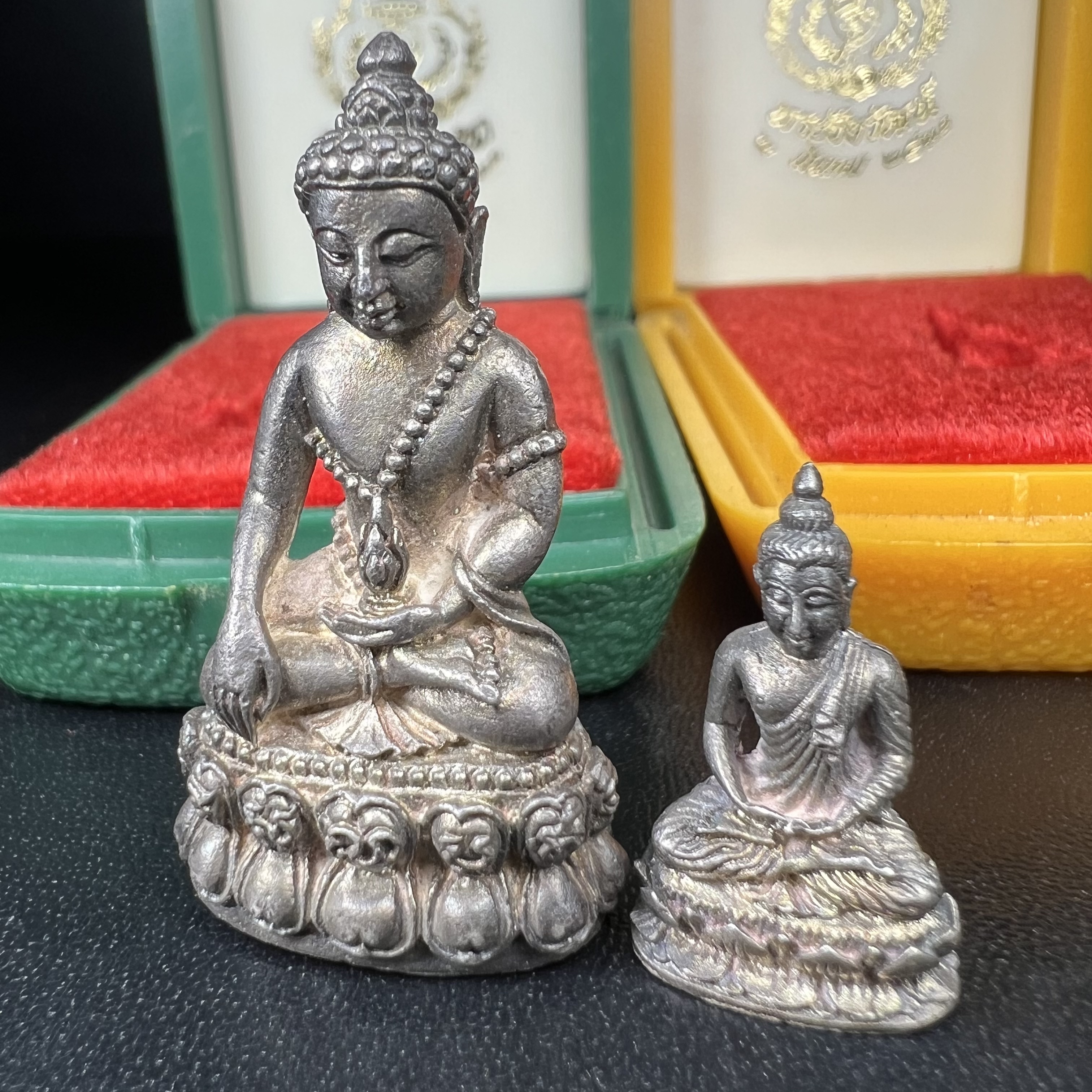 พระกริ่ง-พระชัยวัฒยน์วาสนาสมเด็จพระสังฆราช(วาสน์)วัดราชบพิธฯปี2531 เนื้อเงิน สร้างเป็นที่ระลึกในคราวที่สมเด็จพระอริยวงศาคตญาณ สมเด็จพระสังฆราช(วาสน์ วาสโน)มีพระชนมายุครบ90พรรษา(ในหลวง ร.9 เสด็จในพิธี)งานแกะแม่พิมพ์โดย นายช่างเกษม มงคลเจริญ)หายาก