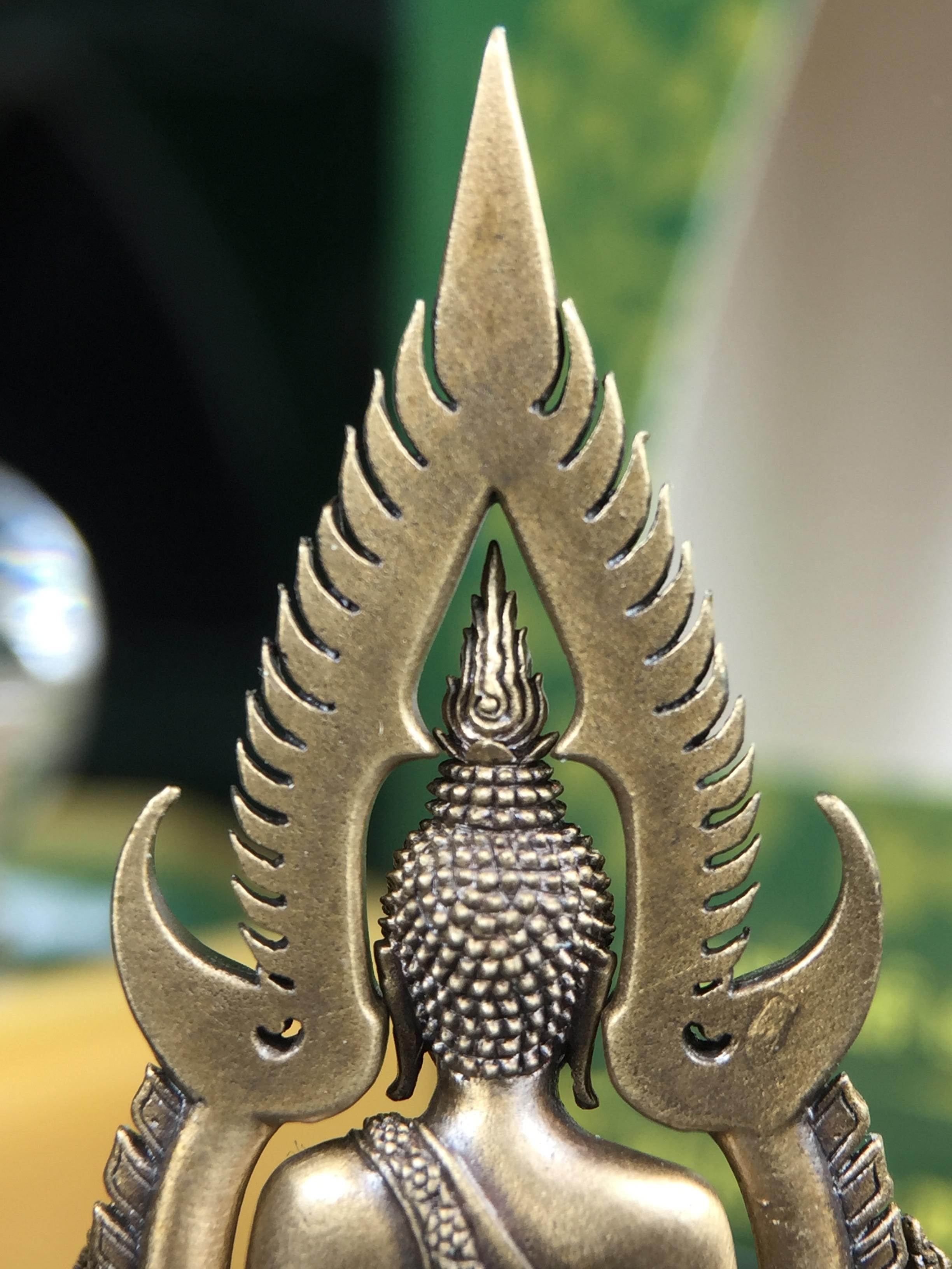 พระพุทธชินราช(จำลอง) ภปร. 84 พรรษา เนื้อบรอนซ์รมดำซาติน พิมพ์ใหญ่ขนาดหน้าตัก 3/4 นิ้ว (พระราชทานมวลสาร จิตรลดาและเส้นพระเจ้า(เส้นผม)รัชกาลที่9)พุทธศิลป์ทรงคุณค่าอีกหนึ่งรุ่นยอดนิยม(1ใน5000องค์)