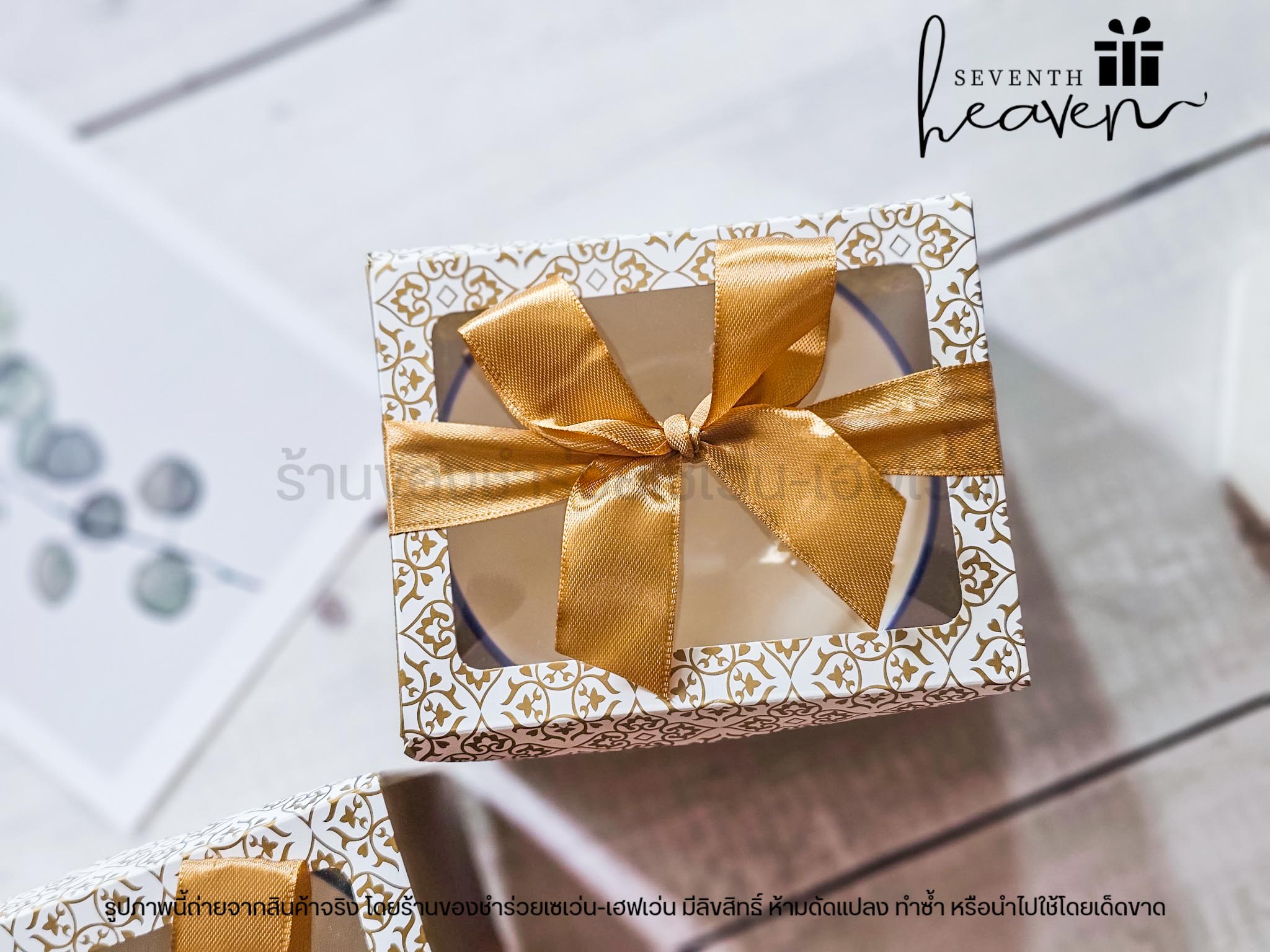 ของชำร่วยงานศพ ชามลายคราม ในกล่องลายไทย