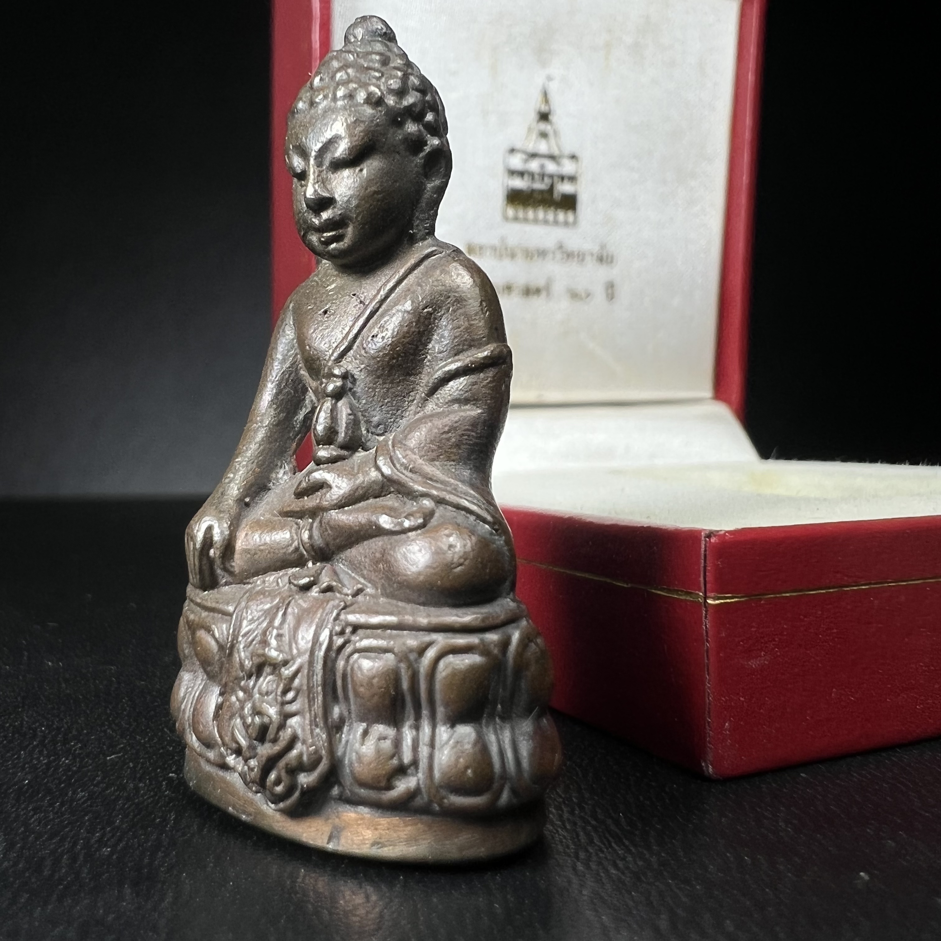 พระกริ่ง ภปร. 60 ปี ธรรมศาสตร์ สร้างเป็นที่ระลึกการสถาปนาครบรอบ 60 ปี มหาวิทยาลัยธรรมศาสตร์ ปี 2537(ในหลวงรัชกาลที่9 เสด็จเป็นประธานในพิธี)(พิธีใหญ่ เกจิที่มีชื่อเสียงมาร่วมปลุกเสกจำนวนมาก ชนวนมาลสารเก่าเข้มขลัง )**ของดีธรรมศาสตร์ที่ศิษย์เก่าไม่ควรพลาด**