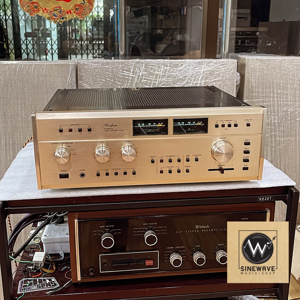 Integrated Amp ยี่ห้อ Accuphase รุ่น E-303 (Made in Japan) ไฟ 220Volts