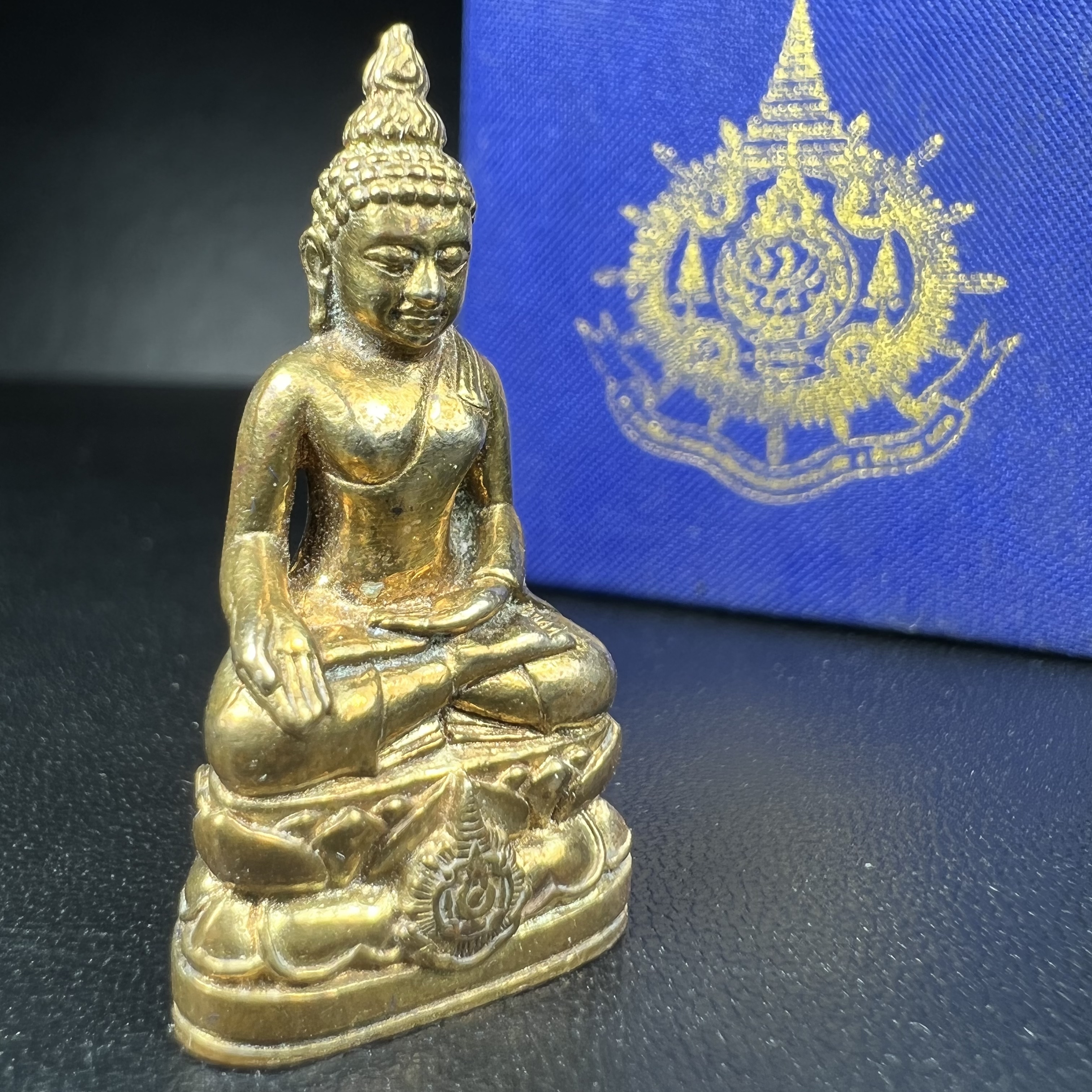 พระกริ่งไพรีพินาศ เฉลิมพระเกียรติ พระบาทสมเด็จพระเจ้าอยู่หัวรัชกาลที่9 พระชนมพรรษา 6 รอบ ปี2542เนื้อสัมฤทธิ์(บรรจุเหล็กไหล)ดีนอก-ดีใน