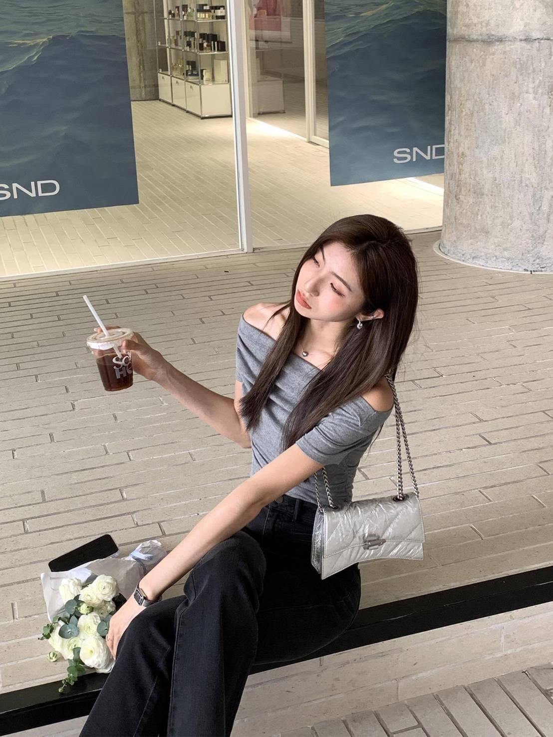 จีบไหล่เฉียง