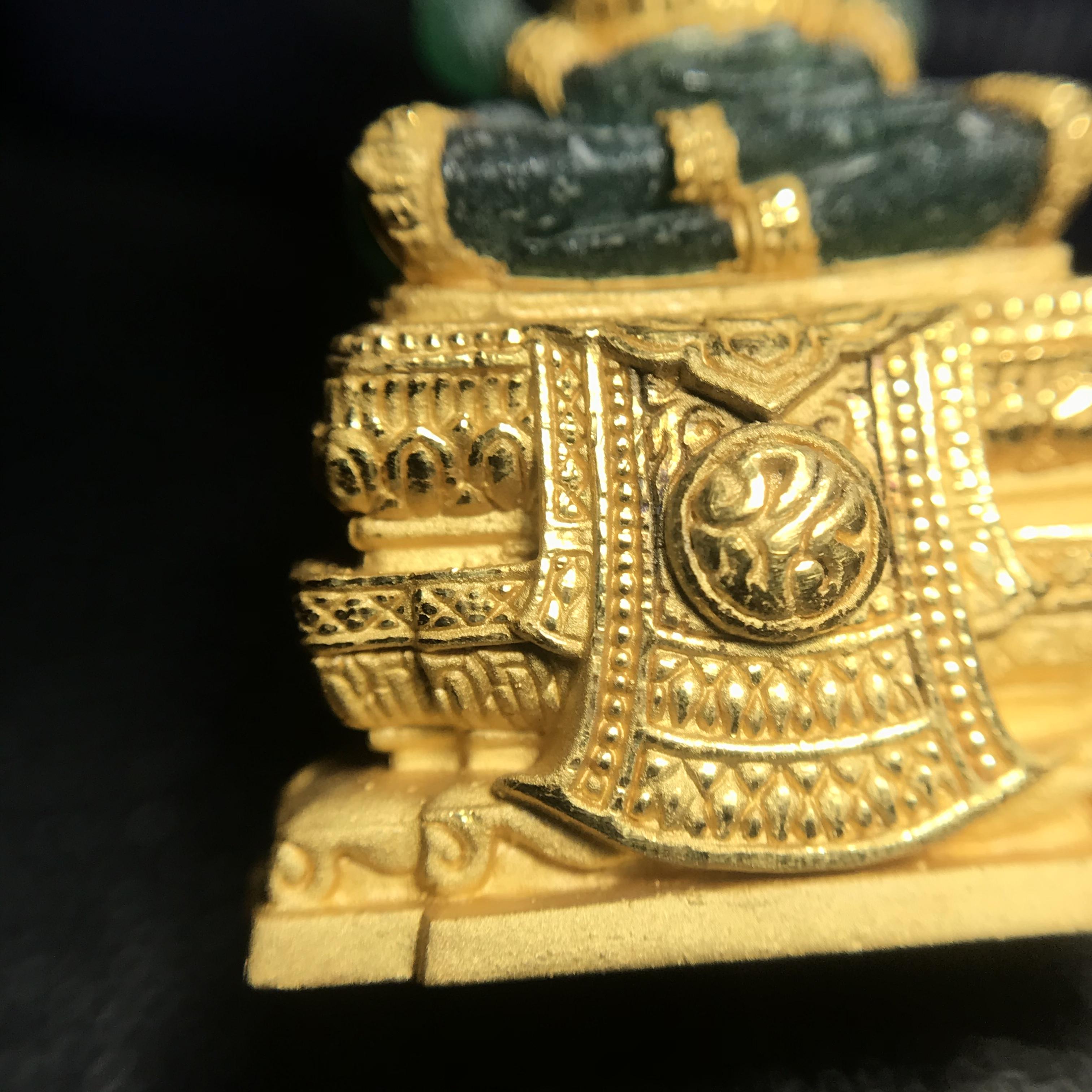 พระแก้วมรกต ภปร. ปี2547 จัดสร้างโดย รพ.ภูมิพลฯ ลอยองค์ หน้าตัก 1/2 นิ้ว เนื้อเรซิ่นหุ้มทองคำ99.99%