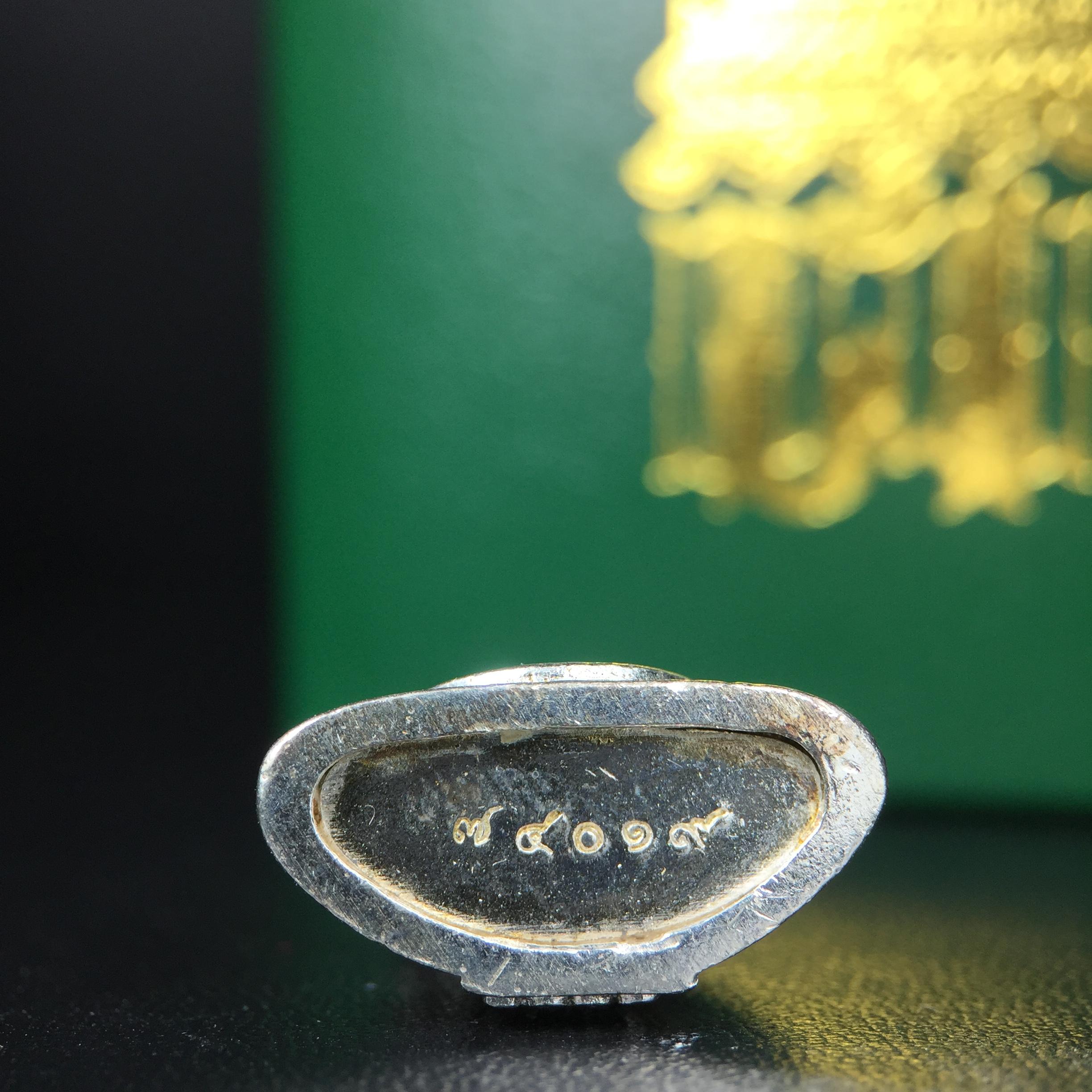 พระพุทธโสธร รุ่น กศก. 120 ปี เนื่องในโอกาสครบ 120 ปี กรมศุลกากร กระทรวงการคลัง จัดสร้าง ปี 2537 เนื้อเงินบริสุทธิ์ 99.9% ผิวขัดเงา(งานบริษัท แพรนด้า จิวเวลรี่)สวยงดงาม ทรงคุณค่า