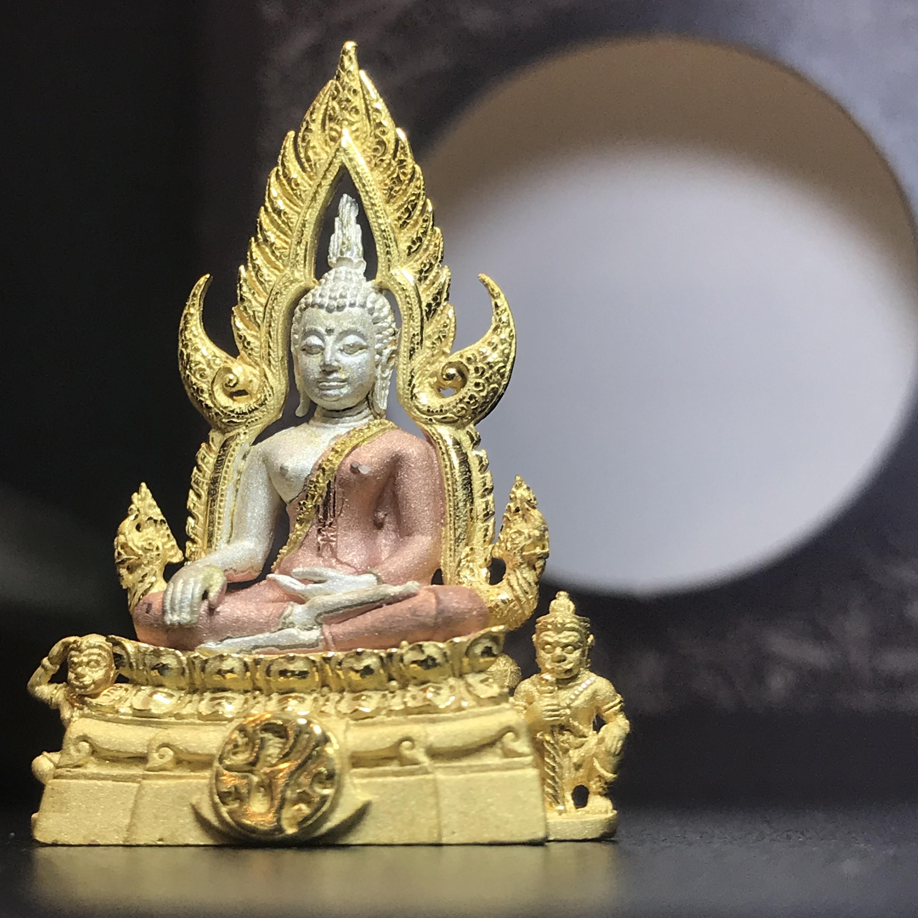 พระพุทธชินราช ภปร. โครงการ "เพราะแผ่นดินนี้ คือ แผ่นดินเกิด" ปี2548(รุ่นแรก) ลอยองค์ หน้าตัก 1/2 นิ้ว เนื้อเงินสามกษัตริย์