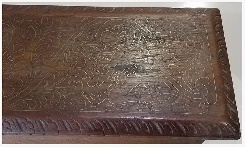 หีบหรือกล่องไม้สักงานเก่า ตอกลายเส้นทองเหลือง-BPT1709-