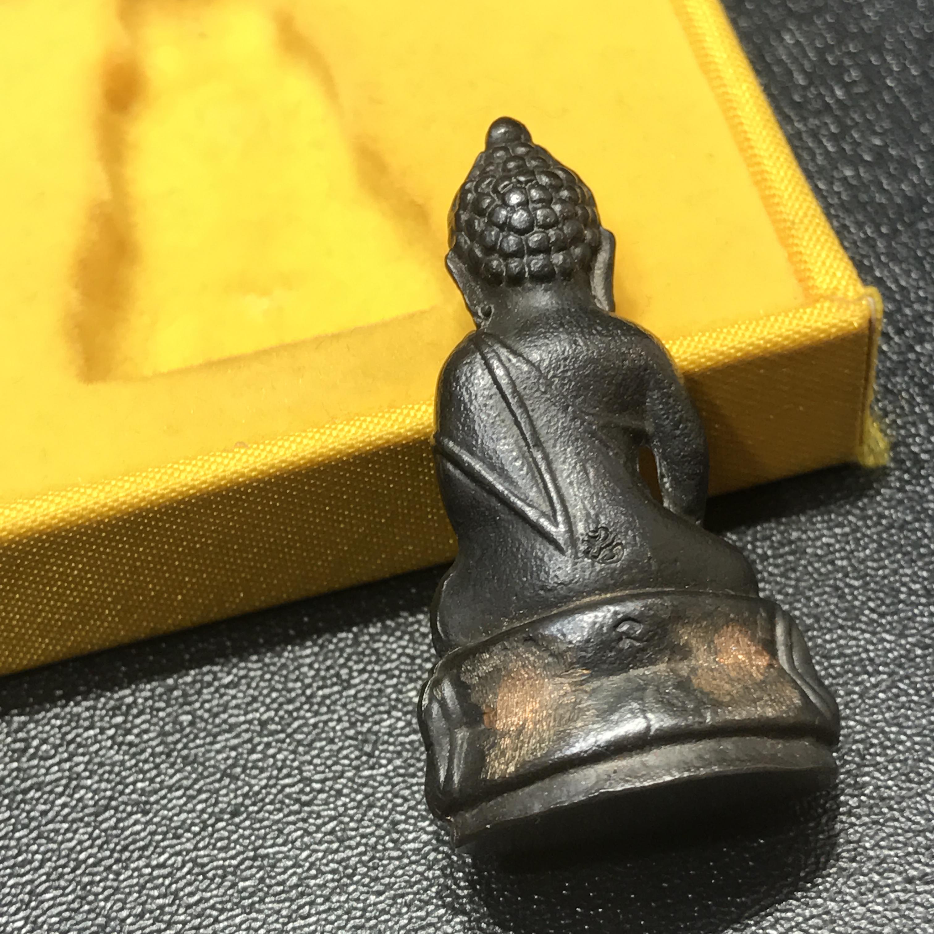 พระกริ่ง ภปร รุ่นสร้างหอพระมหาวิทยาลัยธรรมศาสตร์ ปี2542 เนื้อนวโลหะ มหาพิธี 3วาระอันยิ่งใหญ่(1ใน5000องค์)