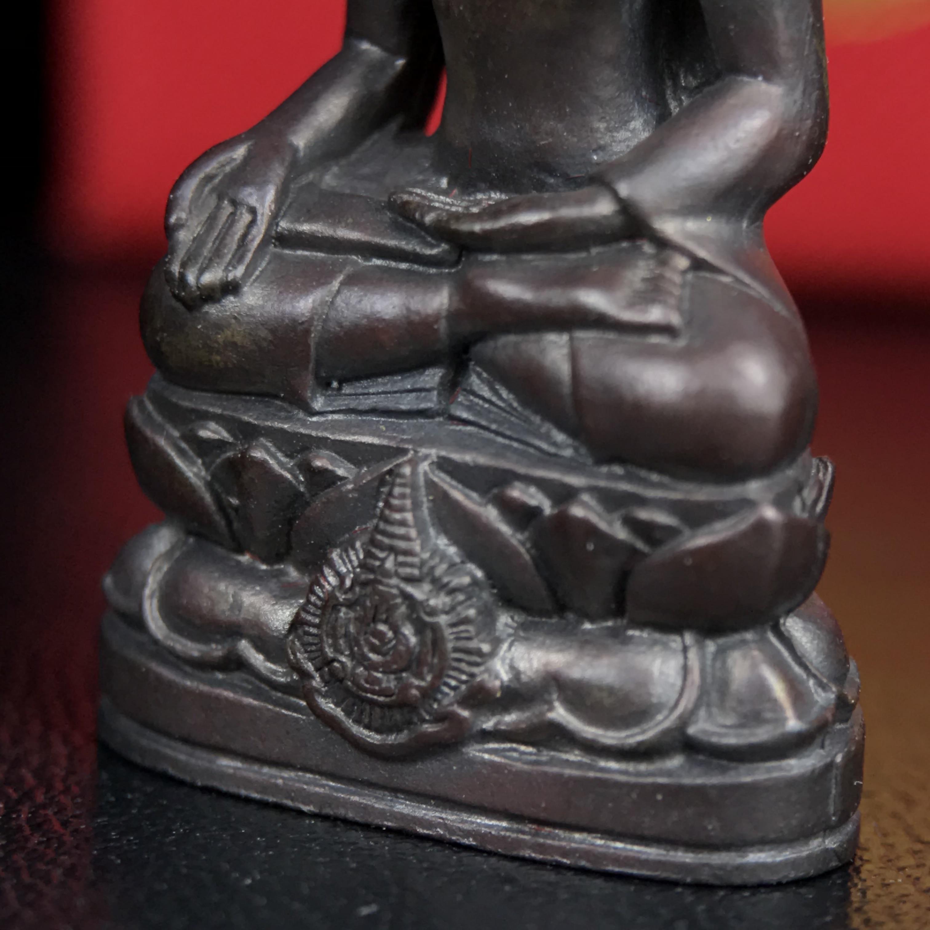 พระกริ่งไพรีพินาศ บรรจุเหล็กไหล ครั้งแรกและครั้งเดียวในประวัติศาสตร์ เฉลิมพระเกียรติ พระบาทสมเด็จพระเจ้าอยู่หัวรัชกาลที่9 พระชนมพรรษา 6 รอบ ปี2542 เนื้อนวโลหะผสมทองคำ(บรรจุเหล็กไหล)ดีนอก-ดีใน พิธีใหญ่ มวลสารเด่น (หายาก)