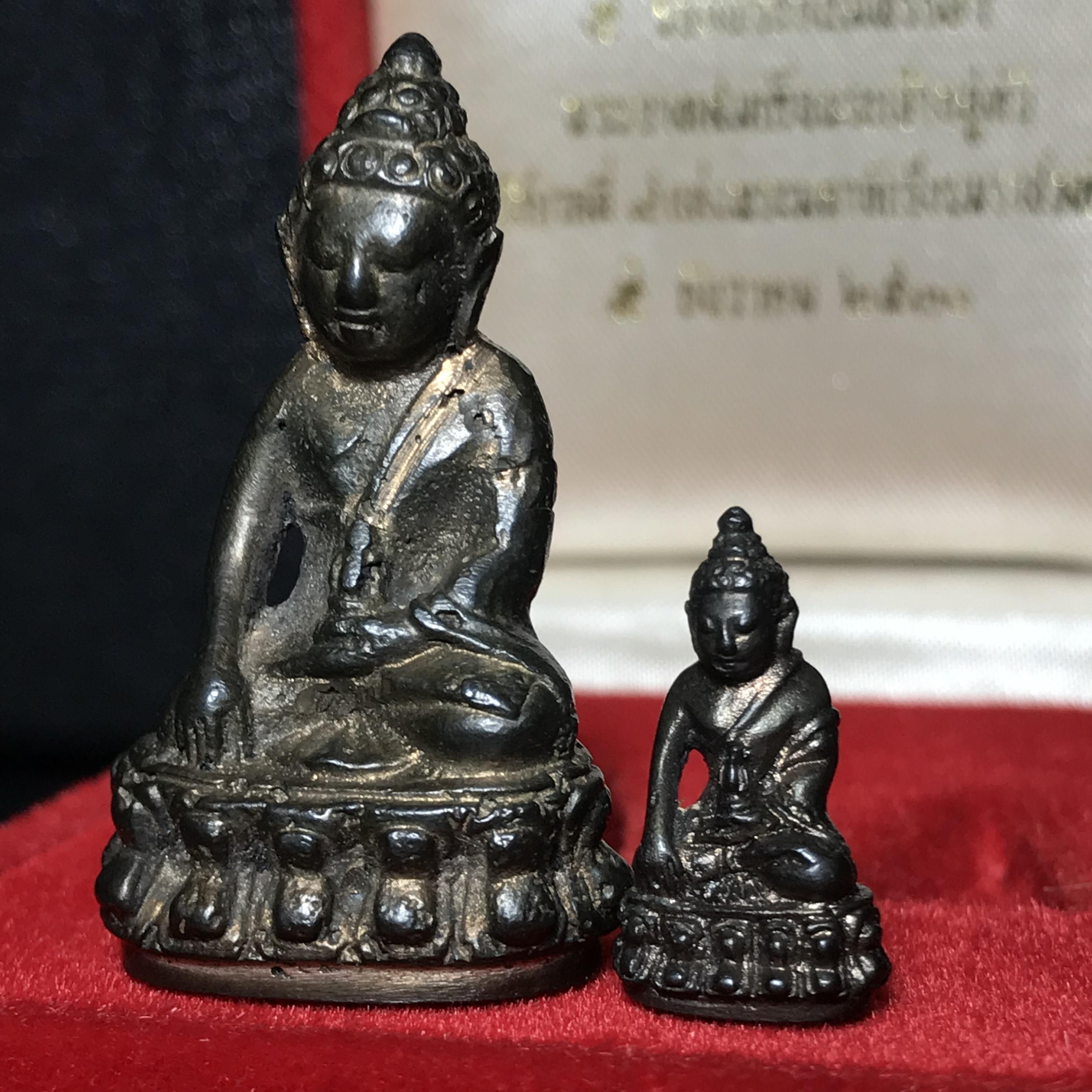 พระกริ่ง-พระชัยวัฒน์ ปวเรศ ปี2530 วัดบวรนิเวศราชวรวิหาร(ในหลวง ร.9 เสด็จเททอง)(บรรจุเส้นเกศาในหลวงรัชกาลที่9)