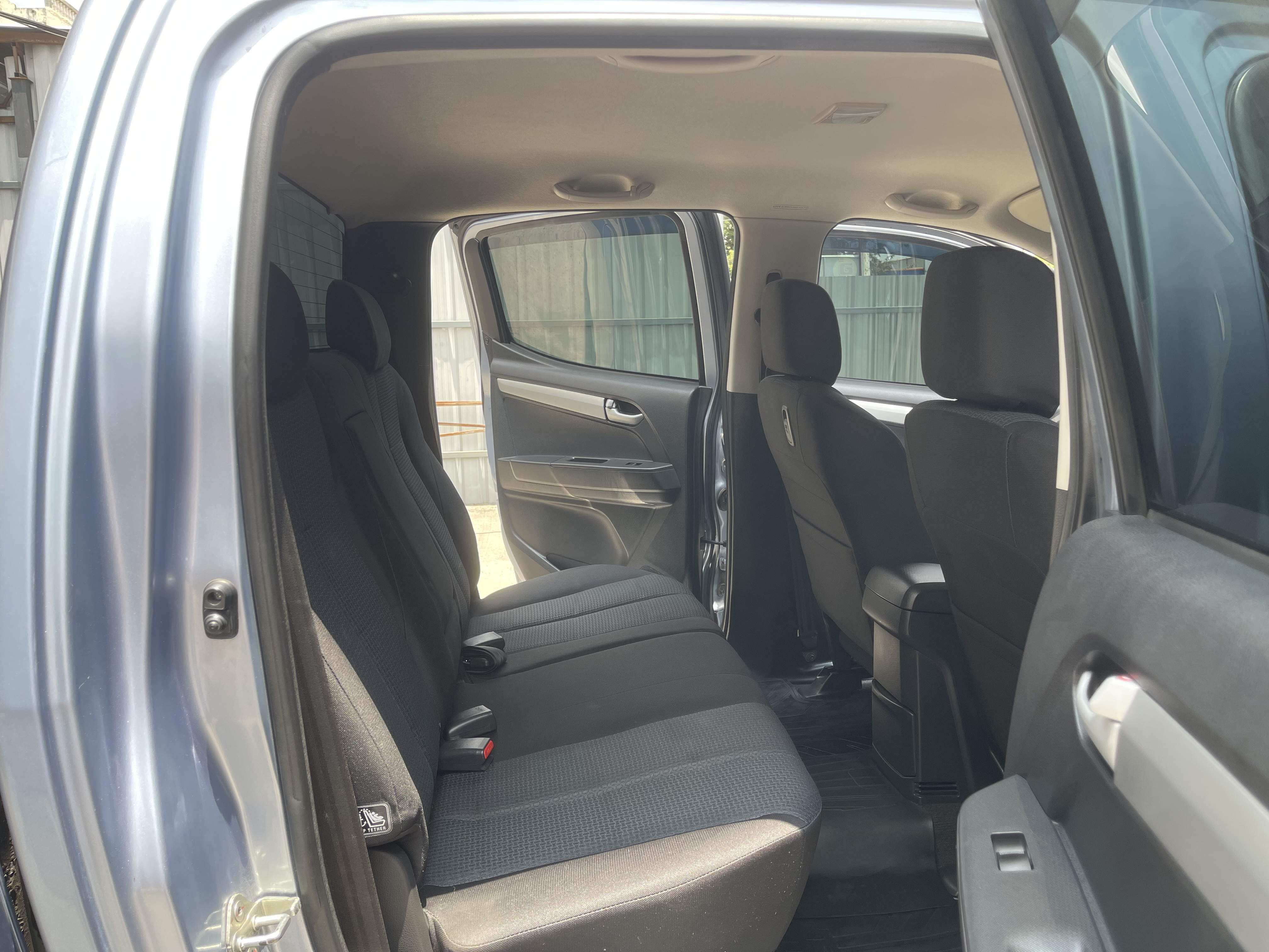 Isuzu Dmax All New 4ประตู Hilander 2.5 Vgs Z Dvd 2015 ฟ้า