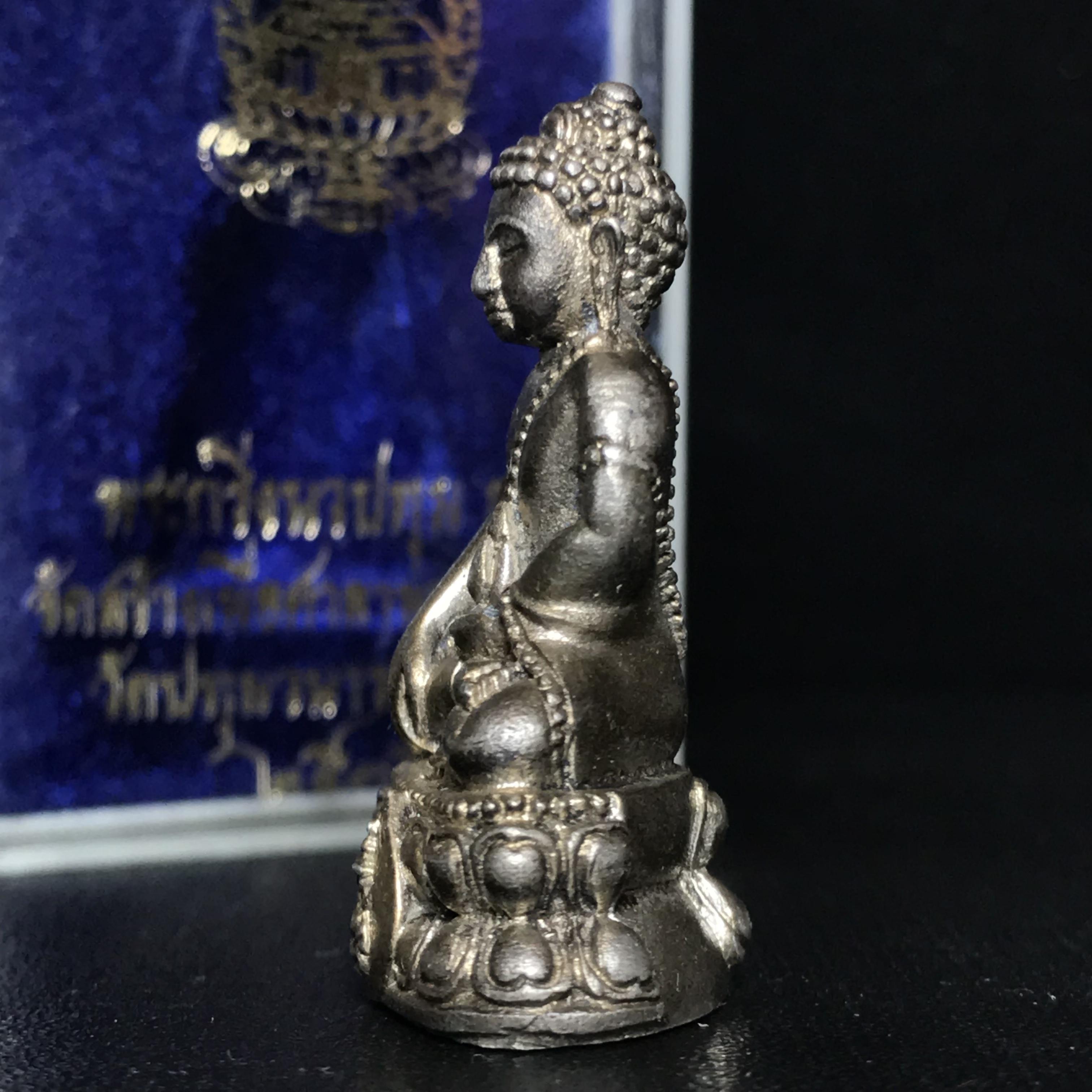 พระกริ่งนวปทุม ภปร. วัดปทุมวนาราม เนื้อเงิน ปี2535(ในหลวงรัชกาลที่9เสด็จเททอง)หายาก 1ใน3000องค์