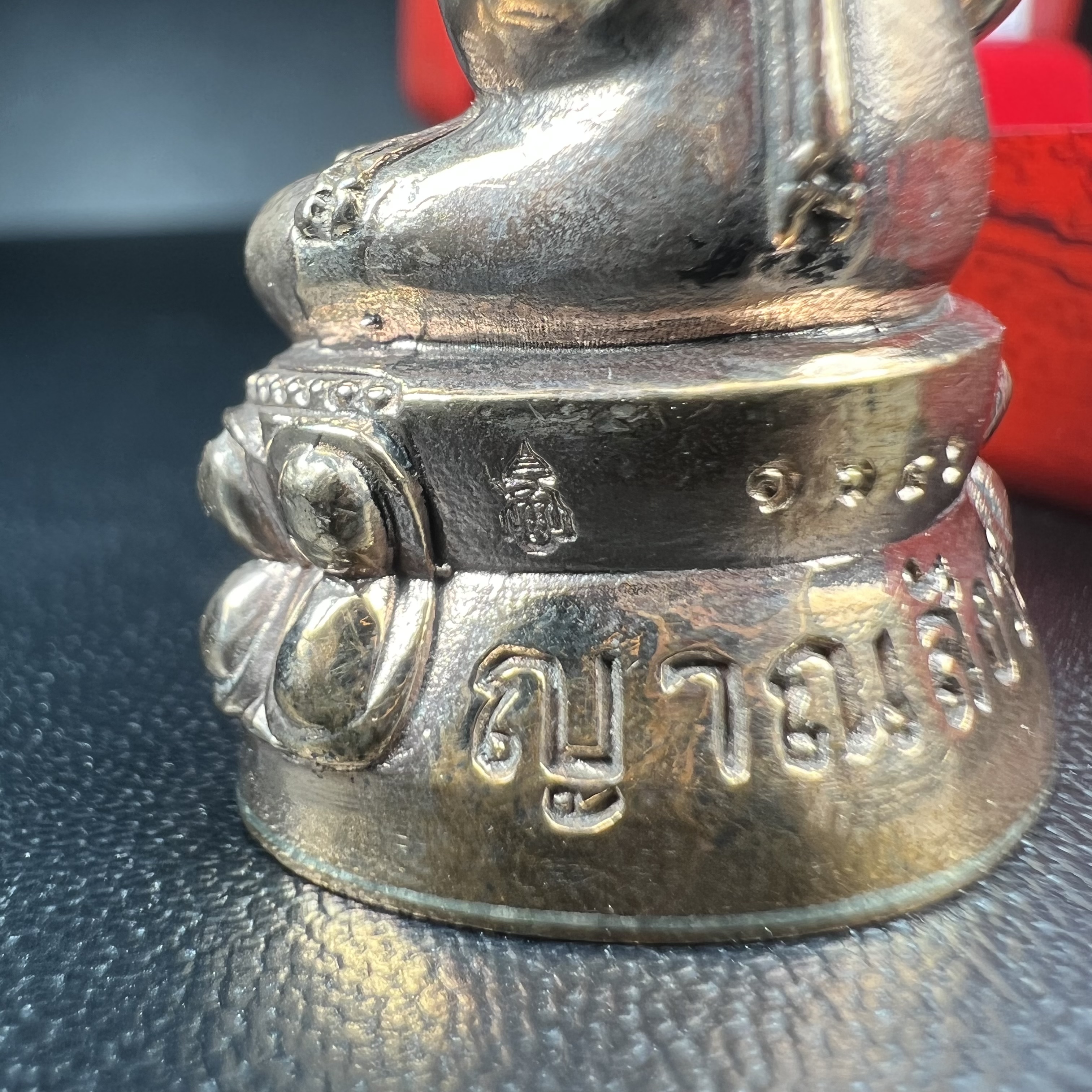 พระกริ่ง ญาณสังวร ญสส. สมเด็จพระสังฆราช วัดบวรนิเวศวิหาร รุ่น เชียงแสนสิงห์หนึ่งล้านทอง เนื้อนวโลหะ ปี2551