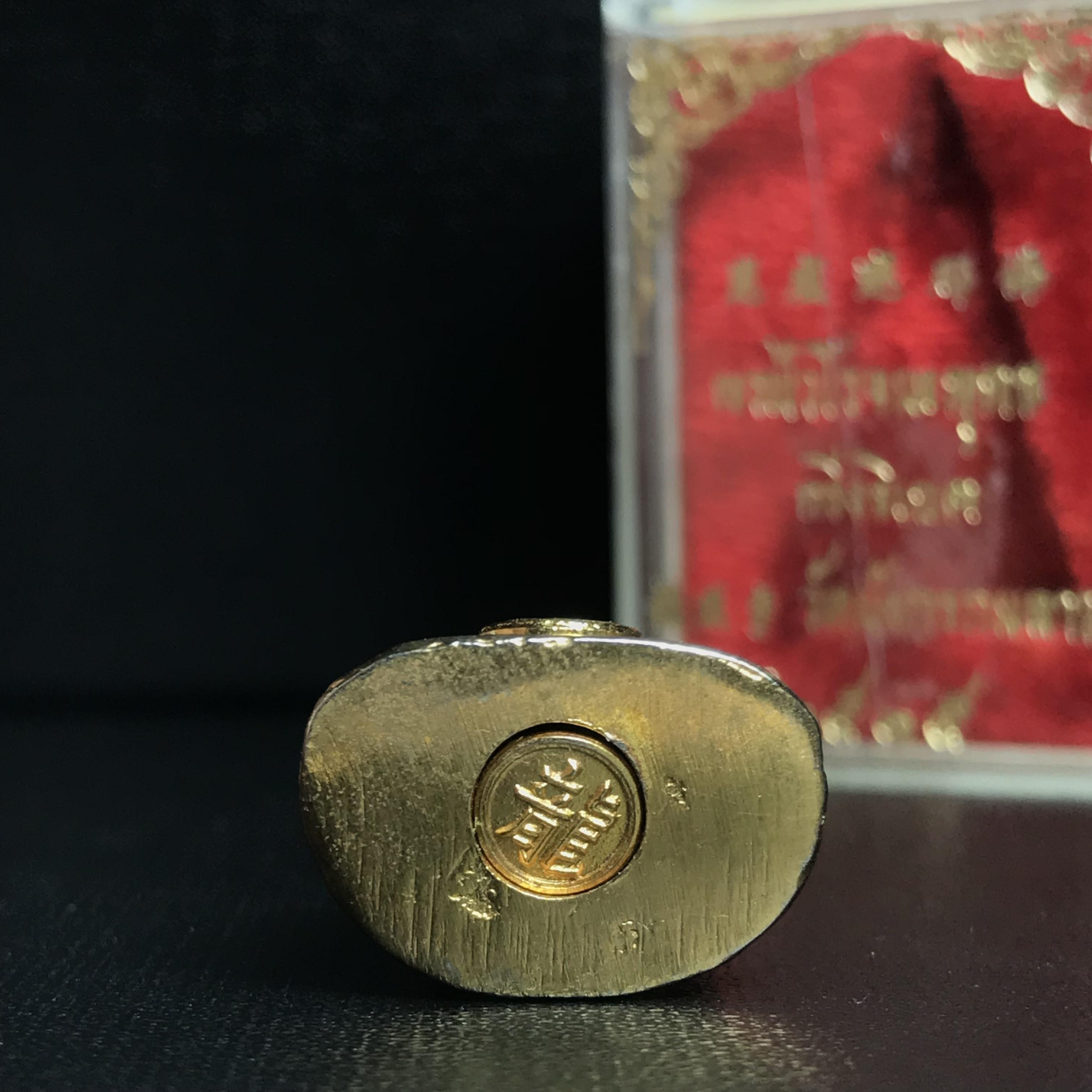 พระกริ่งธิเบตอวโลกิเตศวร ภปร.(พระไวโรจนะพุทธ)วัดมังกรกมลาวาส(เล่งเน่ยยี่) รุ่นแรกปี2515 เนื้อโลหะกะไหล่ทอง(ในหลวงรัชกาลที่9เสด็จเททอง)(หลวงปู่โต๊ะปลุกเสก)(หายาก)