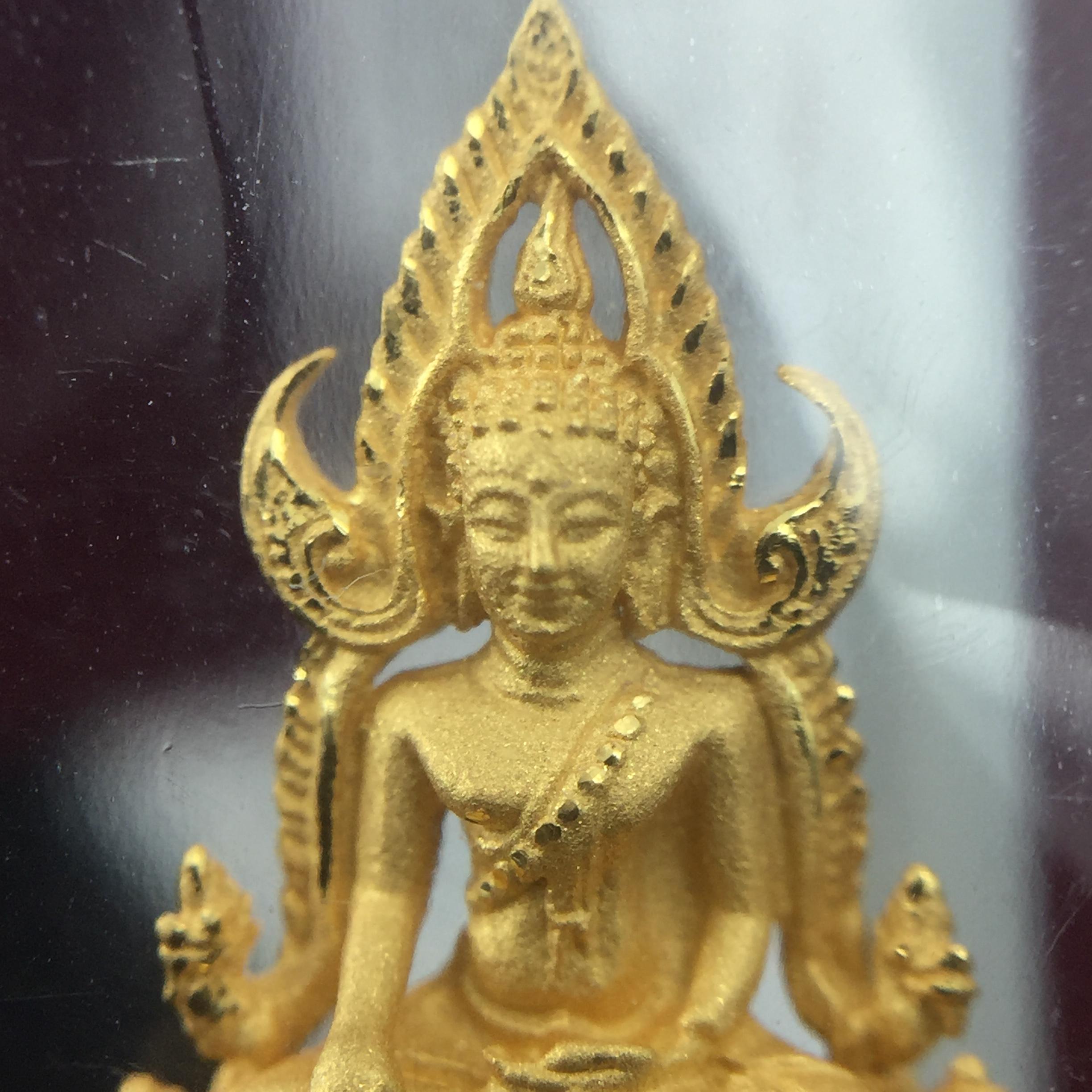 พระพุทธชินราช รุ่น ประวัติศาสตร์ มูลนิธิเพื่อตำรวจไทยจัดสร้าง ปี 2562 เนื้อทองคำขัดเงา พิมพ์ลอยองค์จิ๋ว(ขนาดสูง 1.5 ซม.) (สภาพ สวย ซีนซองเดิม กล่องบรรจุเดิมครบสมบูรณ์)