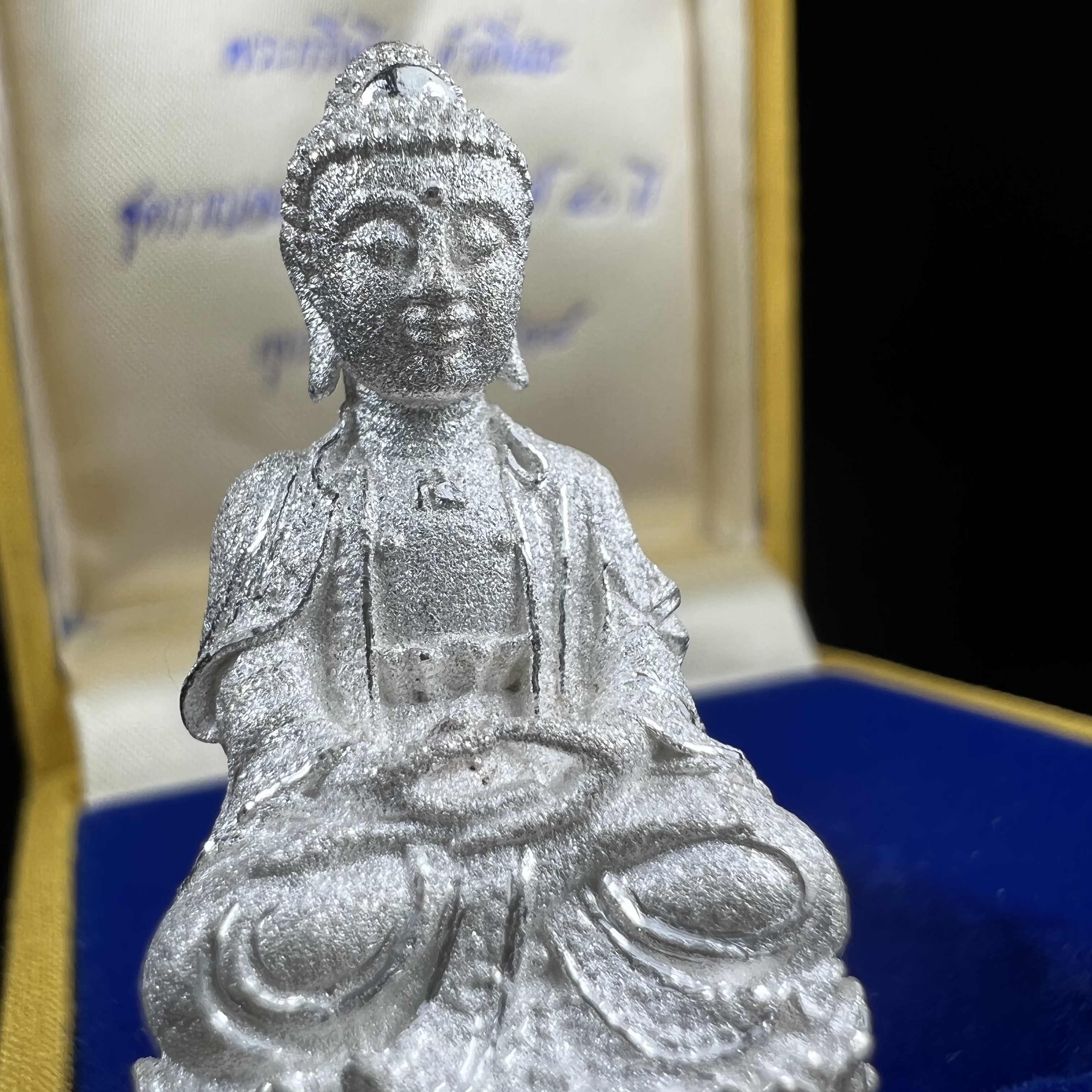 พระกริ่งจีน "ต้าเยิ่นถะ" (เนื้อเงิน) รุ่น กาญจนาภิเษก ครองราชย์ 50 ปี วัดบวรนิเวศวิหาร ปี2538 (คัดสภาพสวยเดิม พิธีใหญ่ พุทธศิลป์งดงาม)1 ใน 6001 องค์