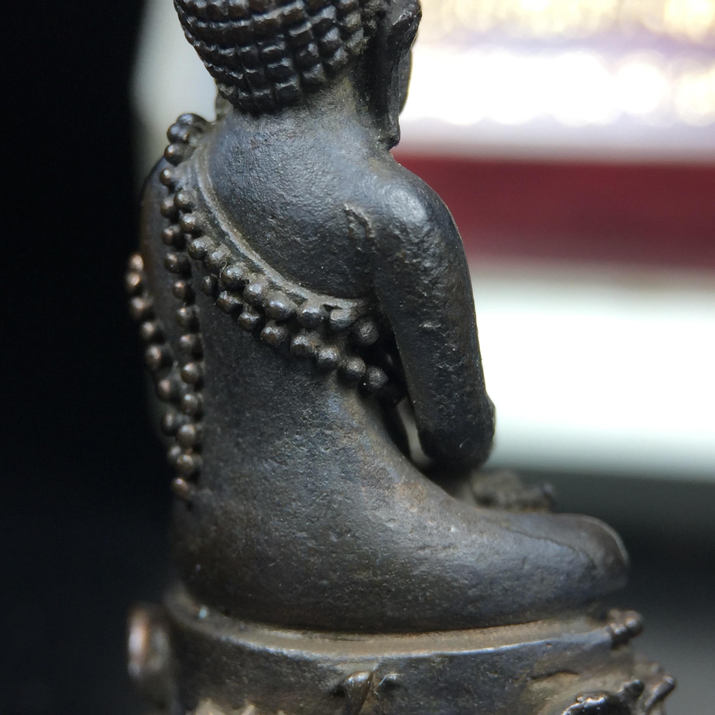 พระกริ่งญาณสังวร(พระกริ่ง ญส.)ปี 2519 เนื้อนวโลหะก้นเงิน สมเด็จพระญาณสังวรและหลวงพ่อคูณ ปริสุทโธ จับสายสูตรร่วมกันในพิธีเททอง ณ อุโบสถวัดบวรนิเวศวิหาร(พิธีใหญ่ เจตนาดี หลวงปู่โต๊ะร่วมปลุกเสก)(สภาพสวยเดิมนอนคากล่องบรรจุเดิมแบบนี้ไม่ควรพลาด)หายาก1ใน2999องค์