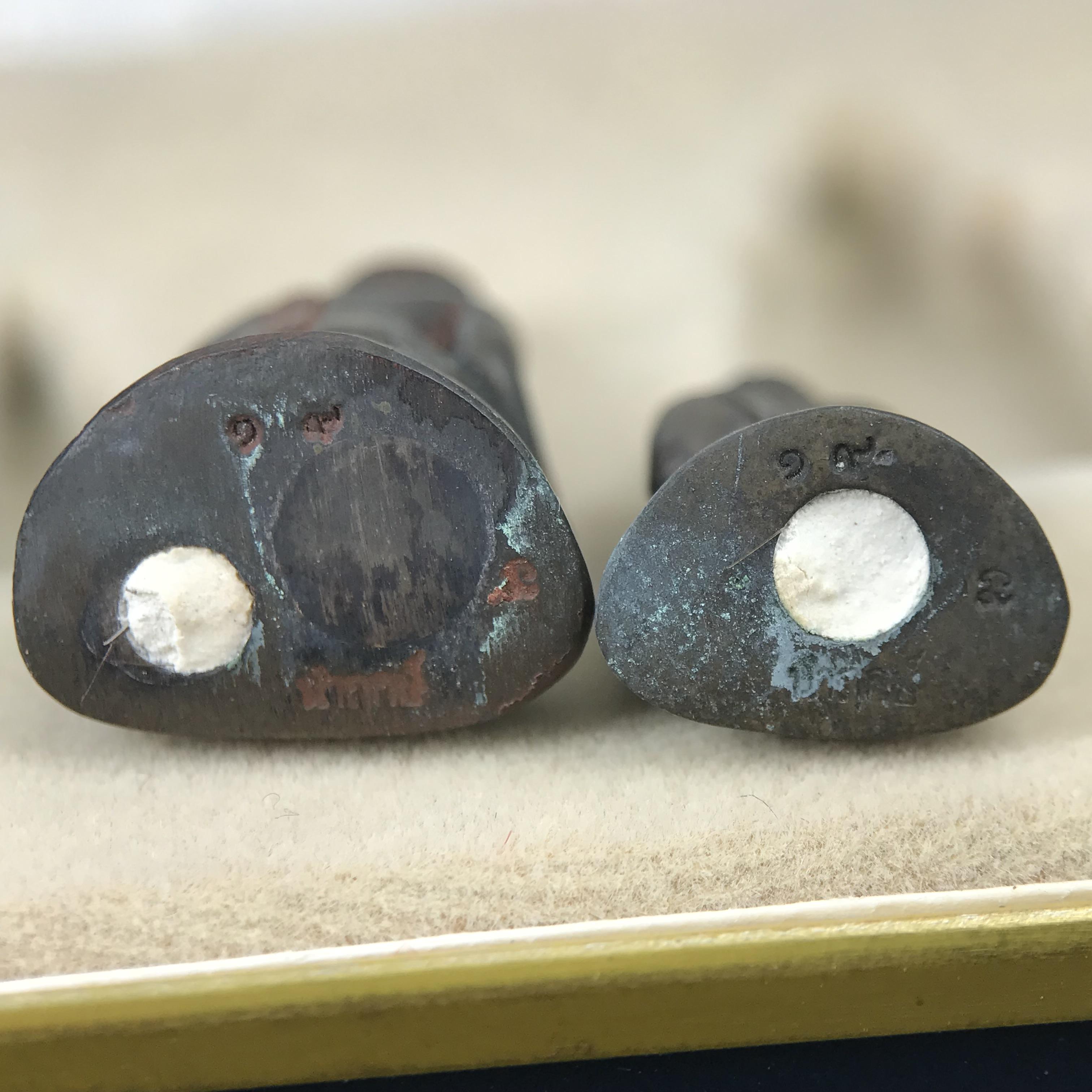 พระกริ่ง-พระชัยวัฒน์ ไพรีพินาศ ญสส.รุ่น นวฤทธิ์โภคทรัพย์ ปี 2544 อุดผงพุทธคุณ บรรจุมวลสารจิตรลดา และเส้นพระเกศาของสมเด็จพระญาณสังวร พระสังฆราชฯ พร้อมกล่องบรรจุเดิม เนื้อนวโละผิวปัดแต่ง(นำฤกษ์) ชุดหมายเลข ๑๙(1ใน 999 ชุด) หายากพบเจอน้อยมาก