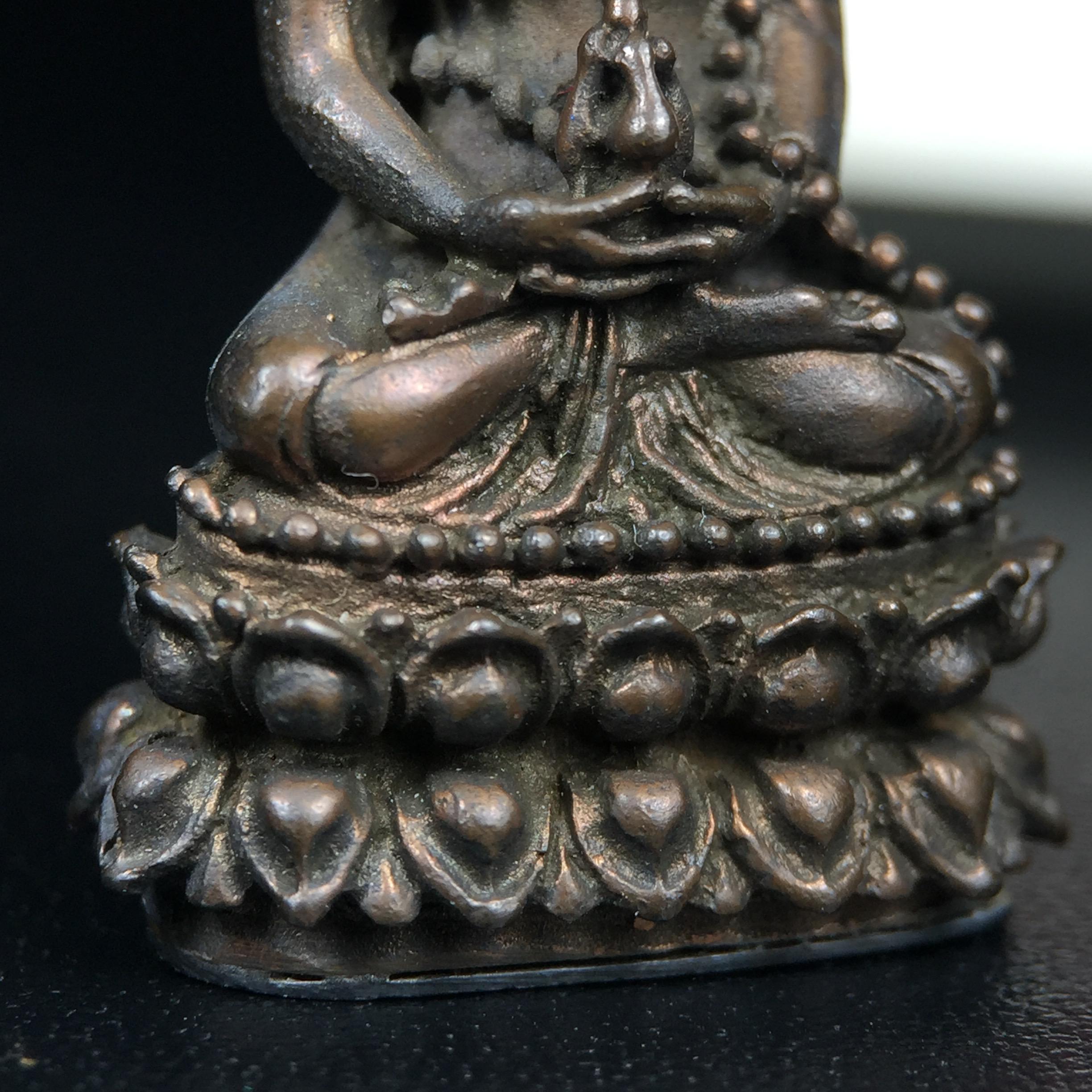 พระกริ่งญาณสังวร(พระกริ่ง ญส.)ปี 2519 เนื้อนวโลหะก้นเงิน สมเด็จพระญาณสังวรและหลวงพ่อคูณ ปริสุทโธ จับสายสูตรร่วมกันในพิธีเททอง ณ อุโบสถวัดบวรนิเวศวิหาร(พิธีใหญ่ เจตนาดี หลวงปู่โต๊ะร่วมปลุกเสก)(สภาพสวยเดิมนอนคากล่องบรรจุเดิมแบบนี้ไม่ควรพลาด)หายาก1ใน2999องค์