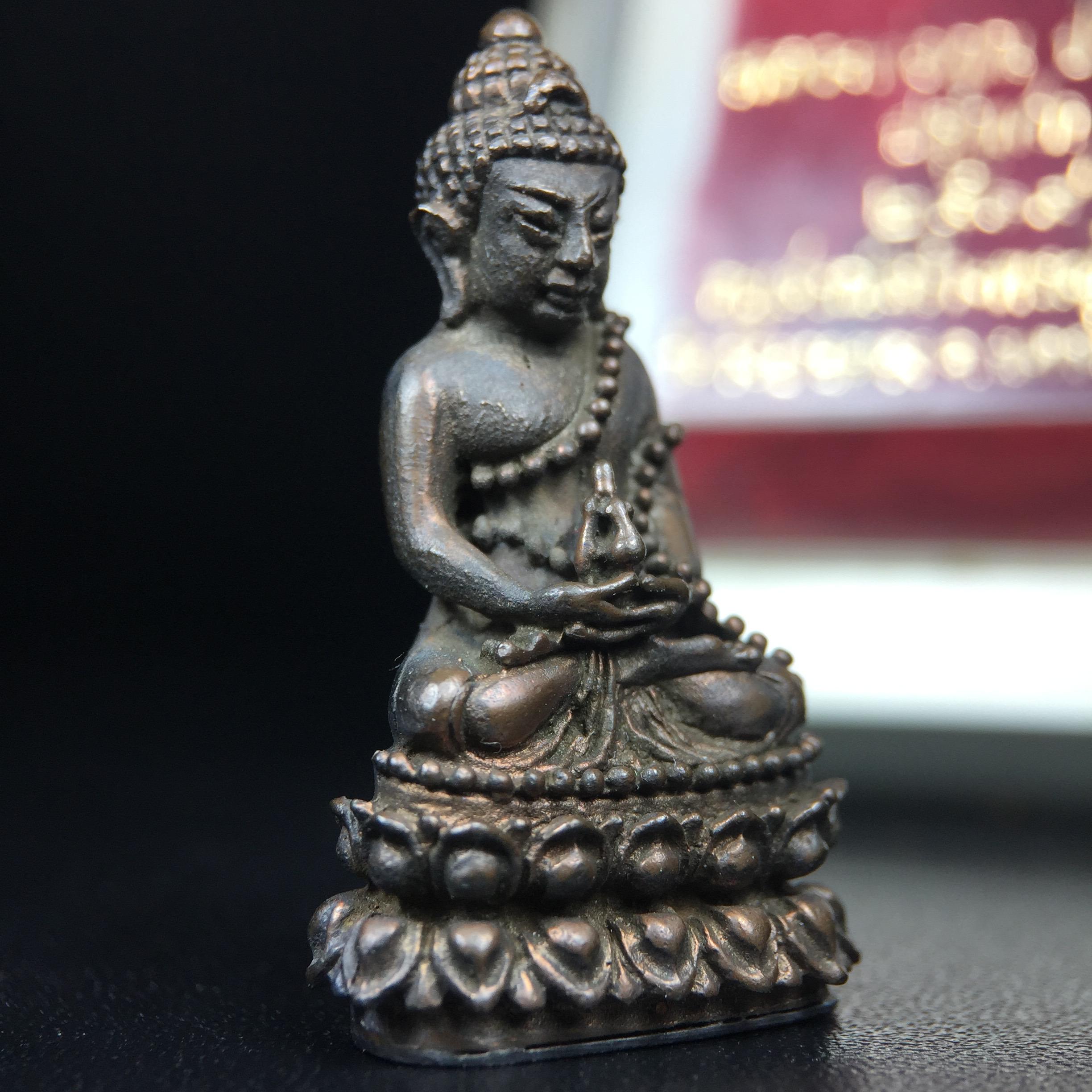 พระกริ่งญาณสังวร(พระกริ่ง ญส.)ปี 2519 เนื้อนวโลหะก้นเงิน สมเด็จพระญาณสังวรและหลวงพ่อคูณ ปริสุทโธ จับสายสูตรร่วมกันในพิธีเททอง ณ อุโบสถวัดบวรนิเวศวิหาร(พิธีใหญ่ เจตนาดี หลวงปู่โต๊ะร่วมปลุกเสก)(สภาพสวยเดิมนอนคากล่องบรรจุเดิมแบบนี้ไม่ควรพลาด)หายาก1ใน2999องค์