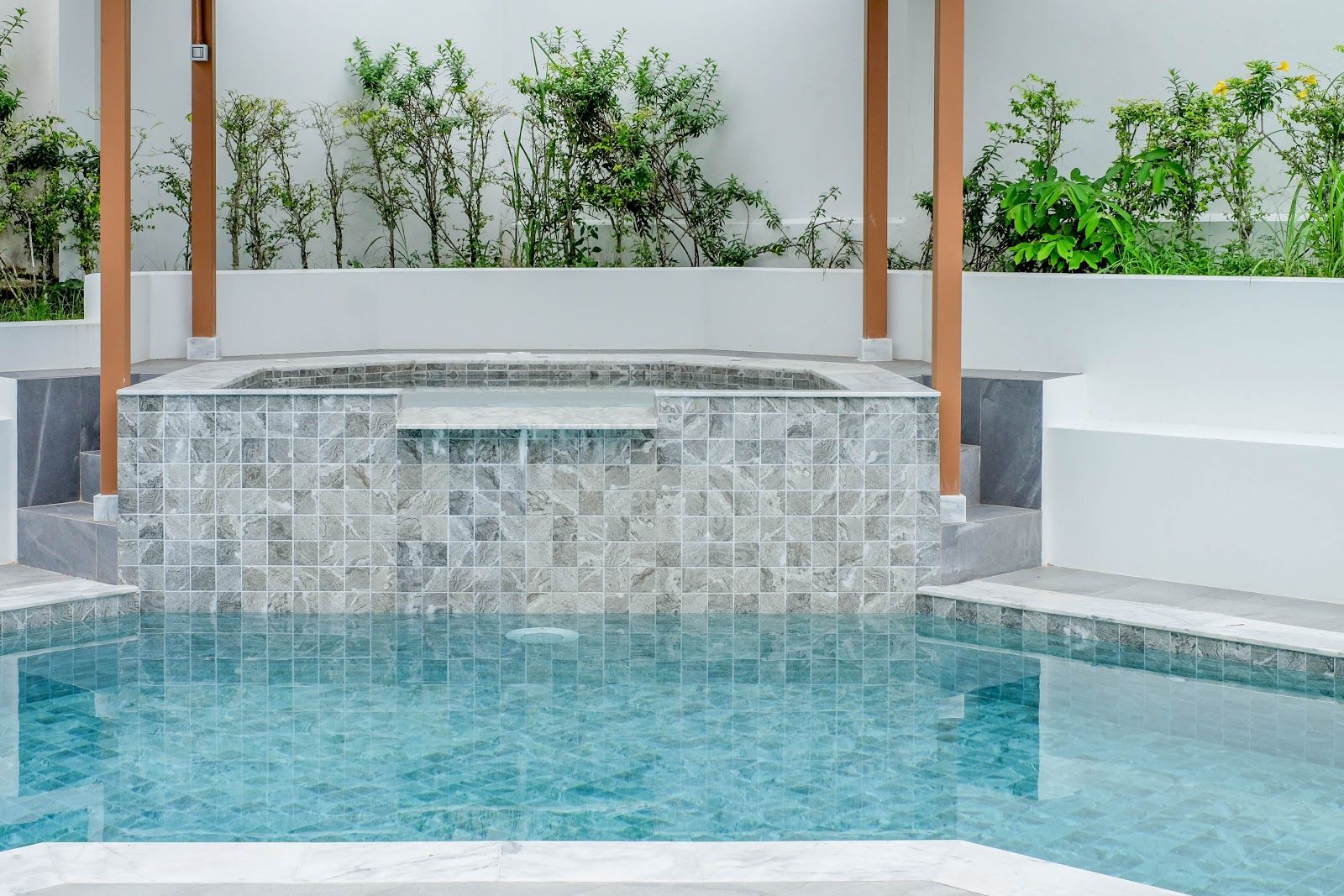 For Rent : Rawai, Jacuzzi Pool Villa, 4 bedrooms 4 Bathrooms, Pool view.