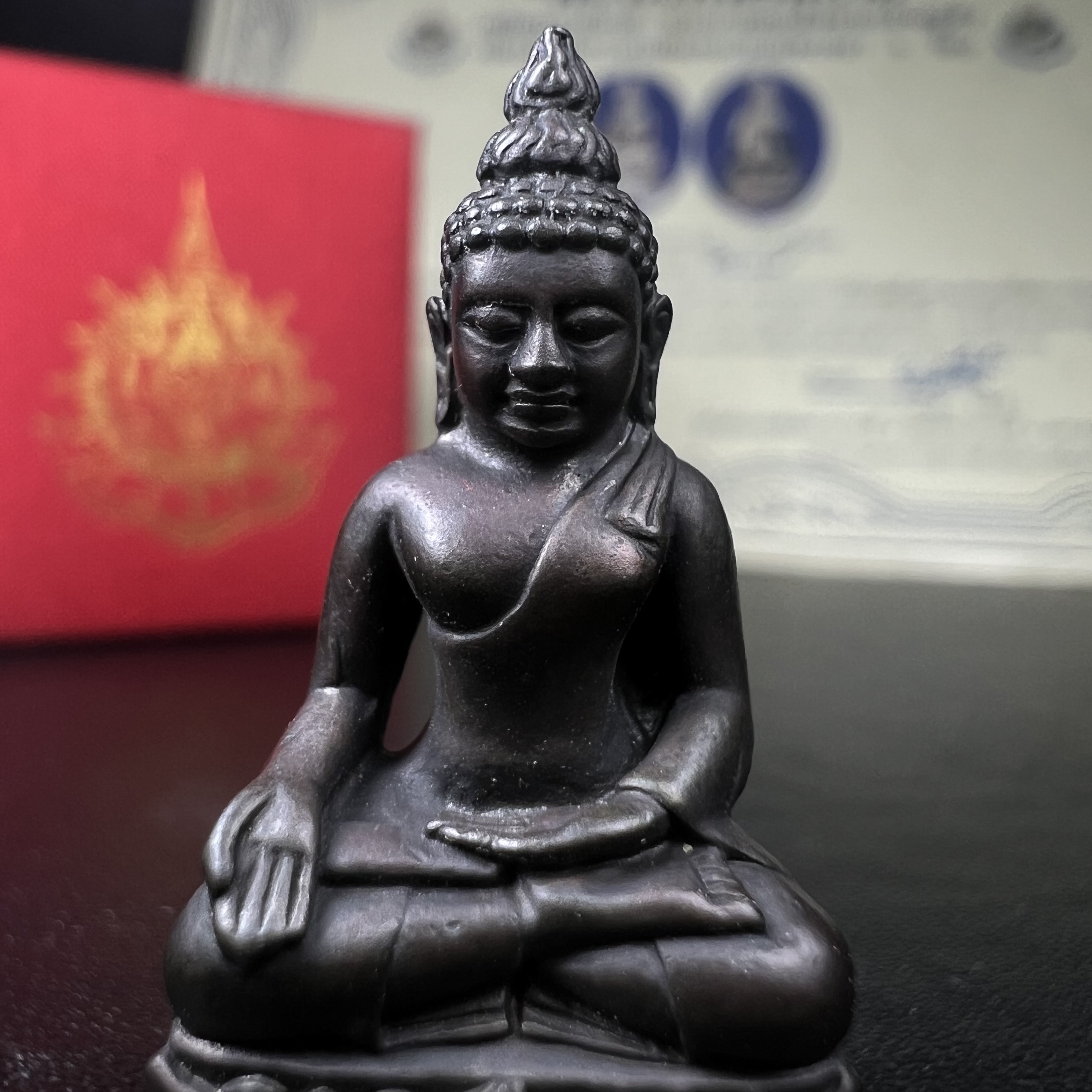 พระกริ่งไพรีพินาศ เฉลิมพระเกียรติ พระบาทสมเด็จพระเจ้าอยู่หัวรัชกาลที่9 พระชนมพรรษา 6 รอบ ปี2542 เนื้อนวโลหะผสมทองคำ(บรรจุเหล็กไหล)ดีนอก-ดีใน***องค์นี้สภาพสวยครบสมบูรณ์ มาพร้อมกล่องเดิมและใบรับรองจากผู้จัดสร้างแบบนี้หายากมาก***