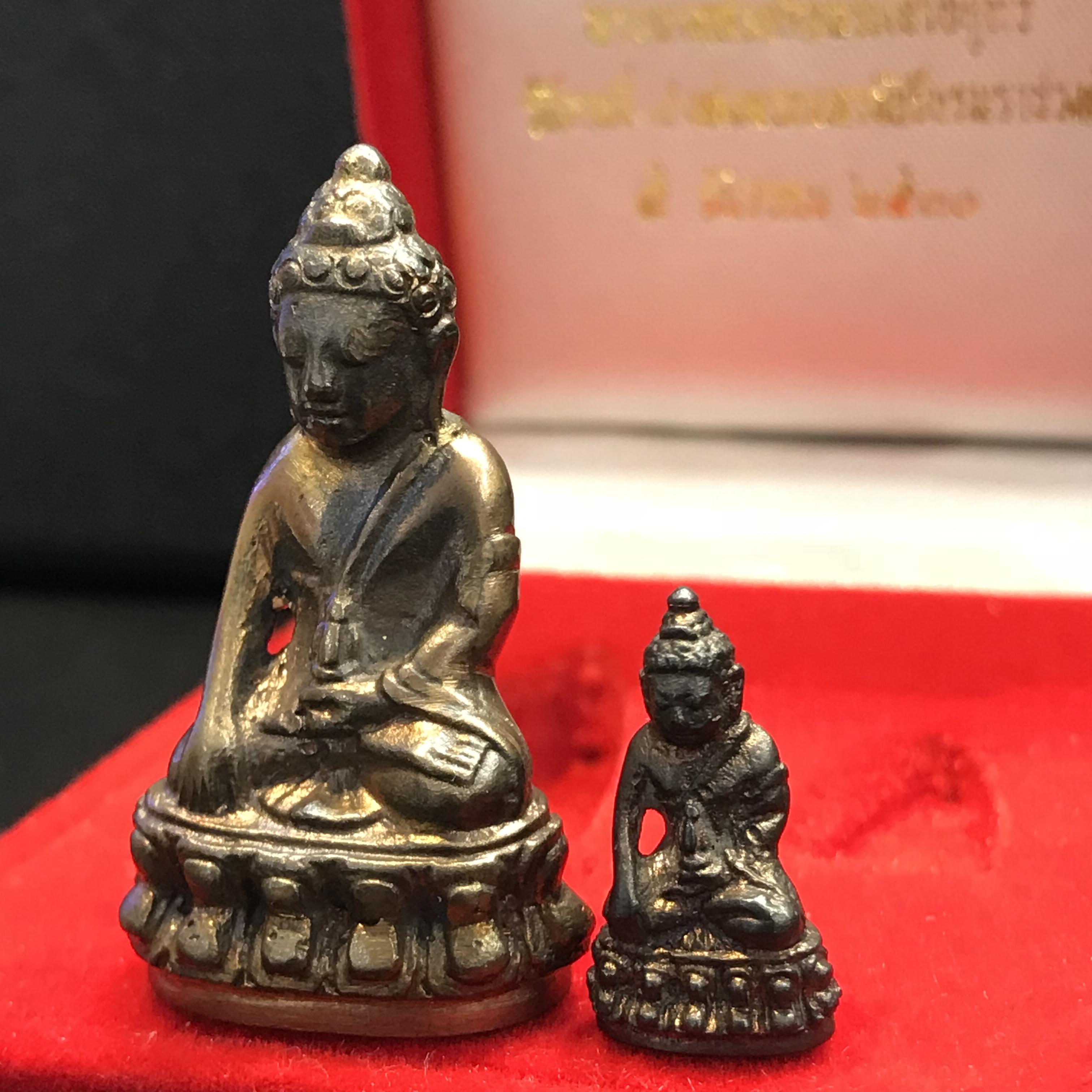 พระกริ่ง-พระชัยวัฒน์ ปวเรศ ปี2530 วัดบวรนิเวศราชวรวิหาร(ในหลวง ร.9 เสด็จเททอง)(บรรจุเส้นเกษาในหลวงรัชกาลที่9)