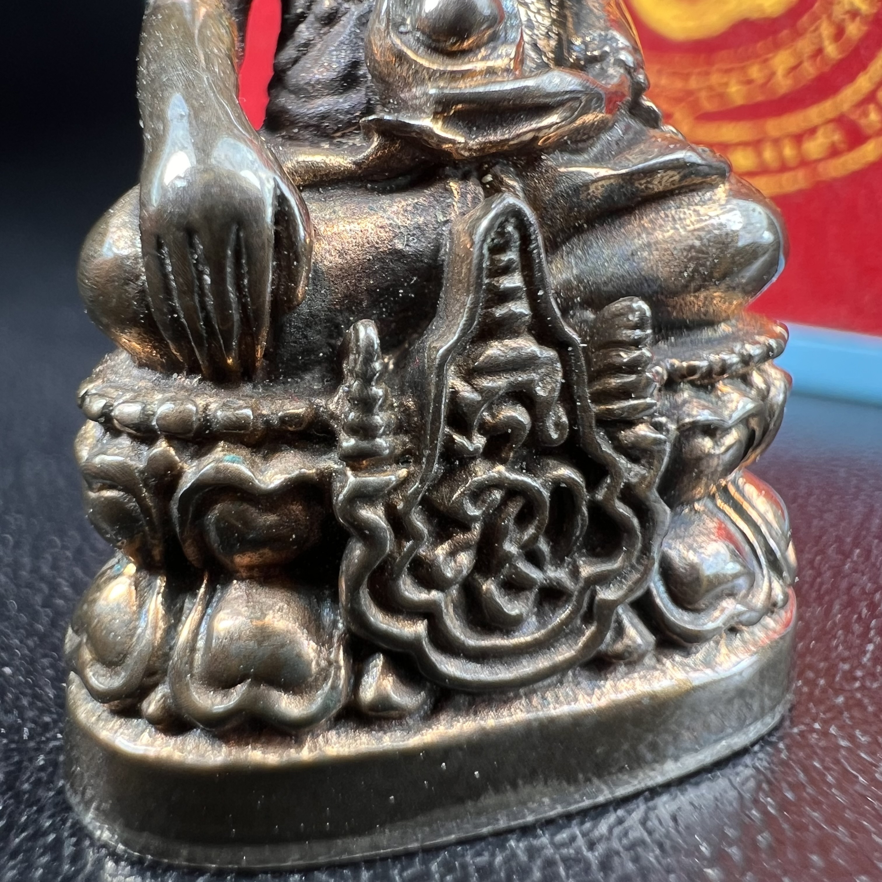 พระกริ่งสมเด็จนางพญาญาณนาวา พรหมวชิรญาณ โครงการพัฒนาพระอารามเฉลิมพระเกียรติ วัดยานนาวา ปี 2547เนื้อนวโลหะก้นเงิน องค์หมายเลข ๓๙๐ พร้อมกล่องบรรจุเดิมครบสมบูรณ์