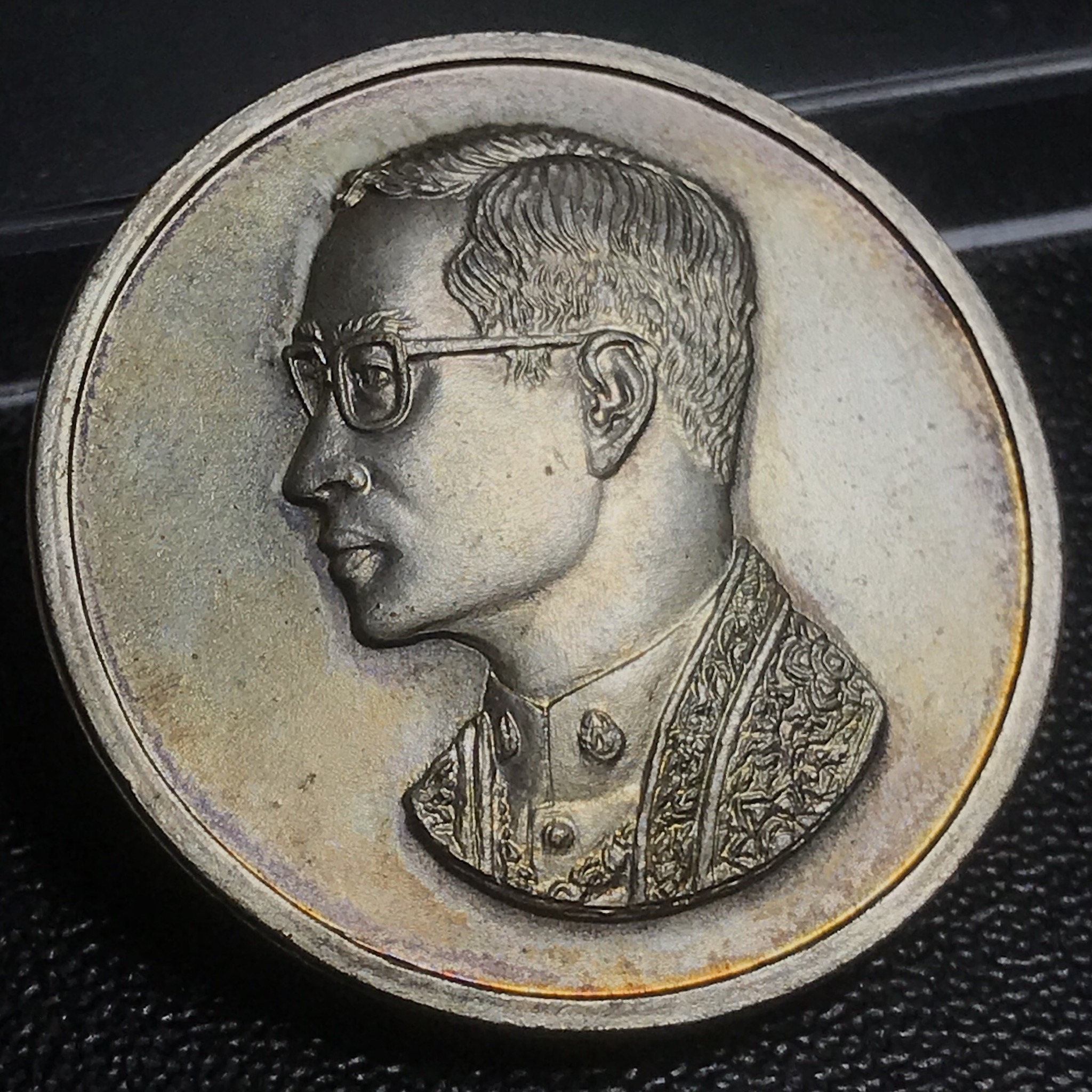เหรียญพระบรมรูปคุ้มเกล้า รพ.ภูมิพล ปี2522 (ในหลวง ร.9เสด็จเททอง) เนื้อเงิน พิมพ์ใหญ่ ผิวเดิมพร้อมซองบรรจุ