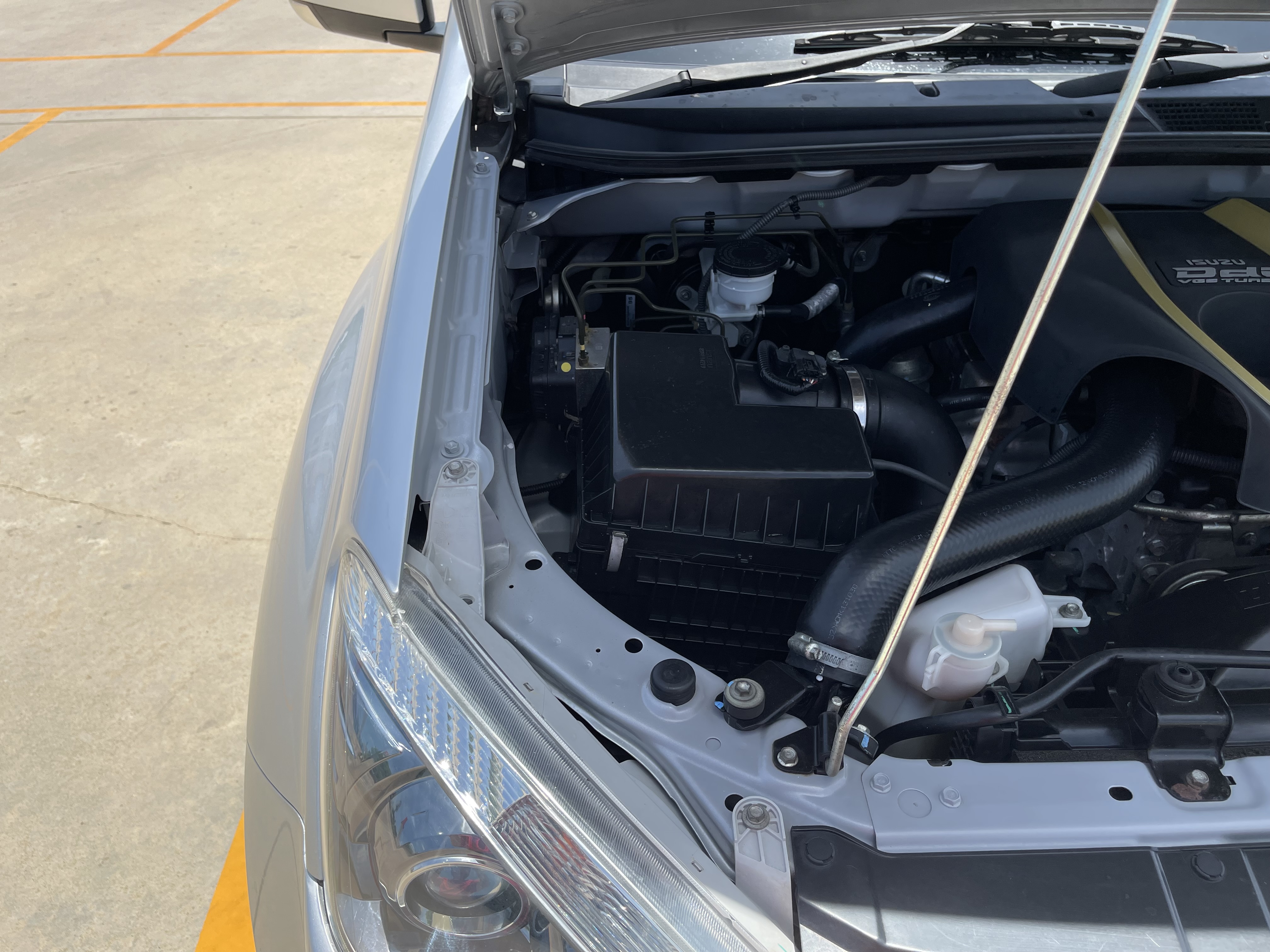 Isuzu Dmax All New Cab Hilander 2.5 Vgs Z Dvd 2014 เงิน