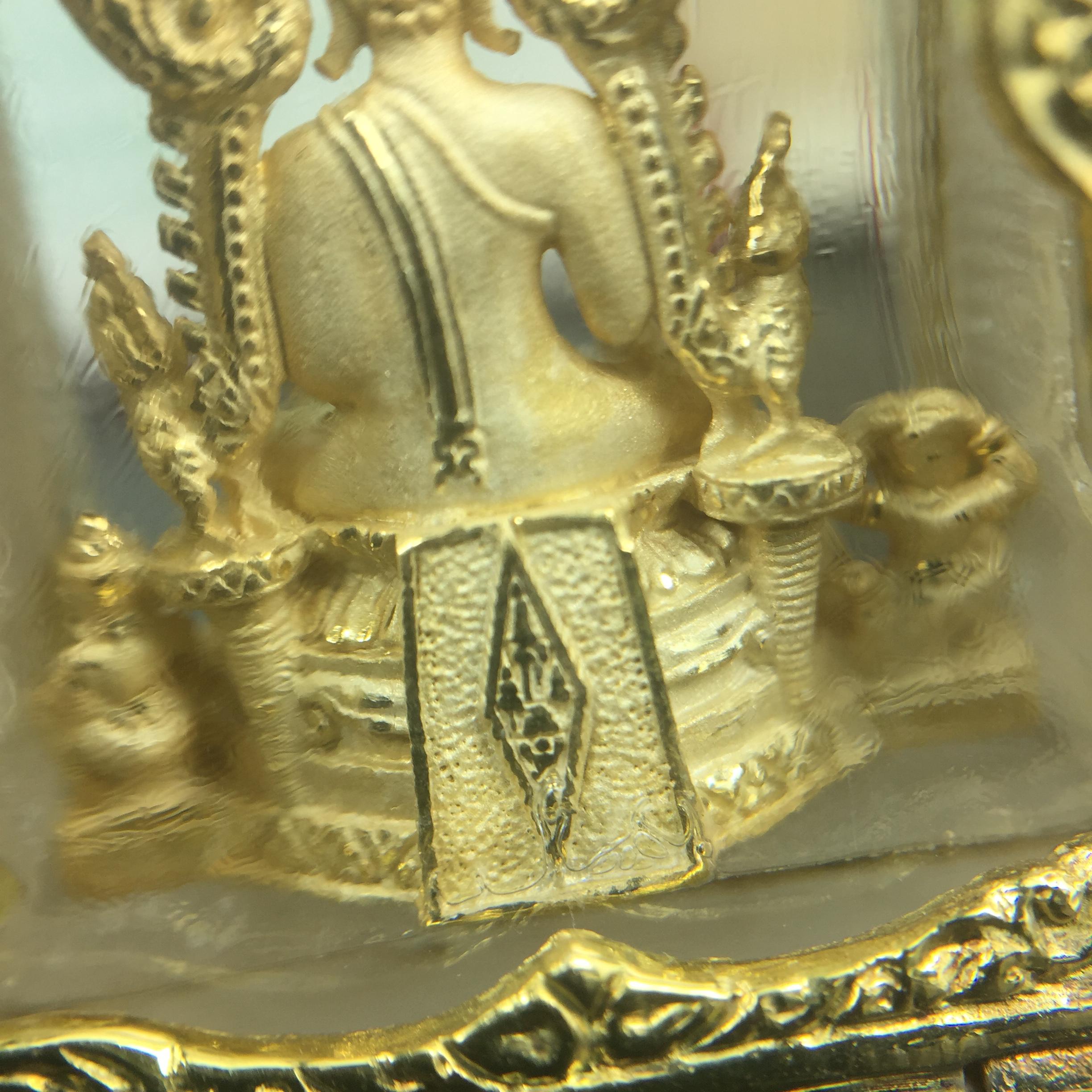 พระพุทธชินราช ภปร. ในวโรกาสเฉลิมพระชนมายุ6รอบ 5ธันวาคม2542 มูลนิธิพิทักษ์ดวงตาประชาชน จัดสร้าง พิมพ์กลาง ขนาดสูง 2.4 ซม. องค์พระเนื้อเงินแบบชุบทองประกายเพชร 3 ไมครอนพร้อมกรอบตลับเงินชุบทองคำบริสุทธิ์ 3 ไมครอน ประดับเพชร CZเกรดนอกพร้อมกล่องบรรจุเดิม(หายาก)