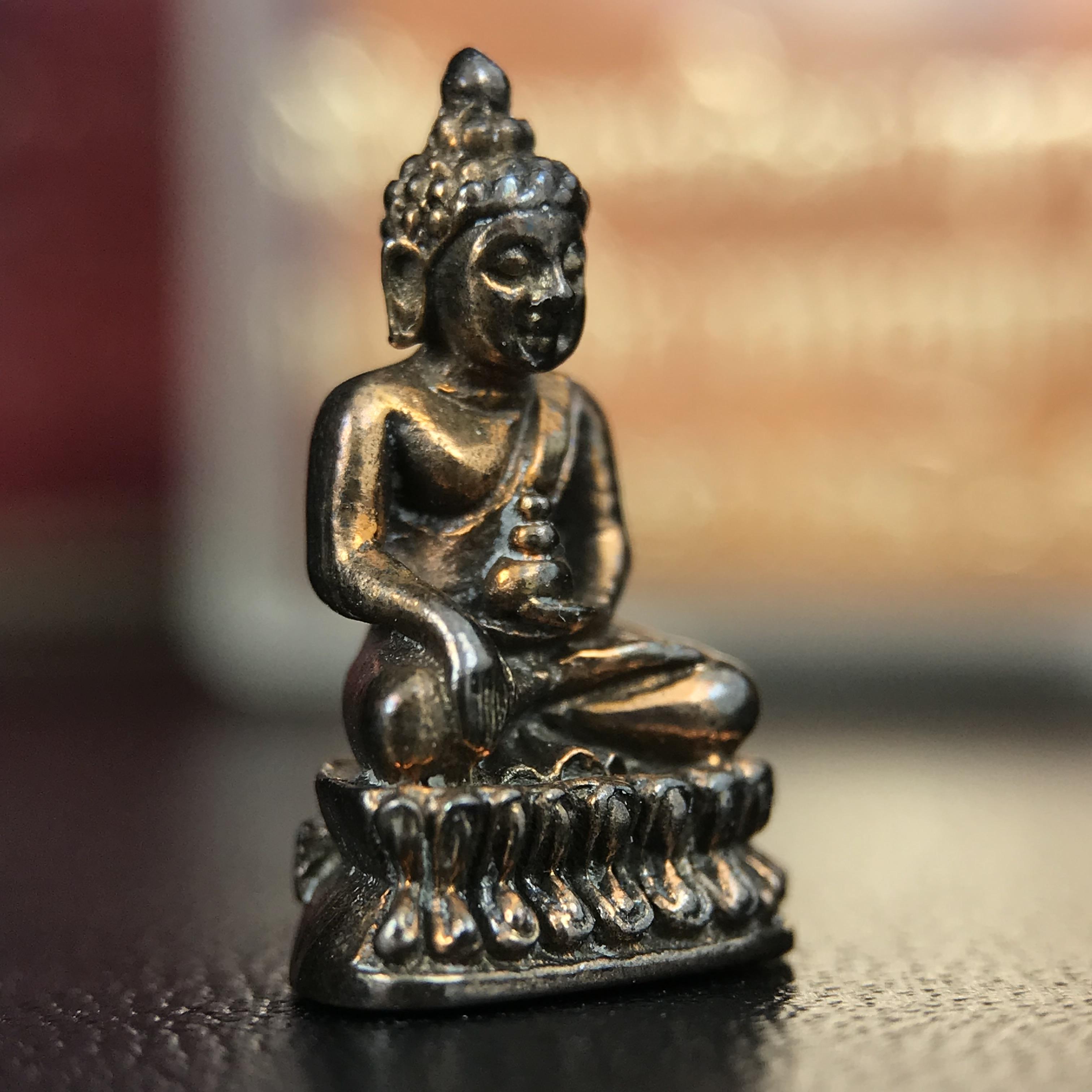 พระกริ่งนเรศวรพระองค์ดำ + พระชัยวัฒน์พระองค์ดำ อนุสรณ์ 100 ปี พิษณุโลกพิทยาคม (โรงเรียนชาย) พิธีจักรพรรดิมหาพุทธาภิเษก ปี 2542 เนื้อนวโลหะ(เต็มสูตรแก่ทองคำ) พิธีใหญ่มวลสารดีเกจิอาจารย์ยอดนิยมร่วมปลุกเสก*** ตอกโค้ดและหมายเลข*** 1 ใน 4999 องค์ ยอดนิยมหายาก