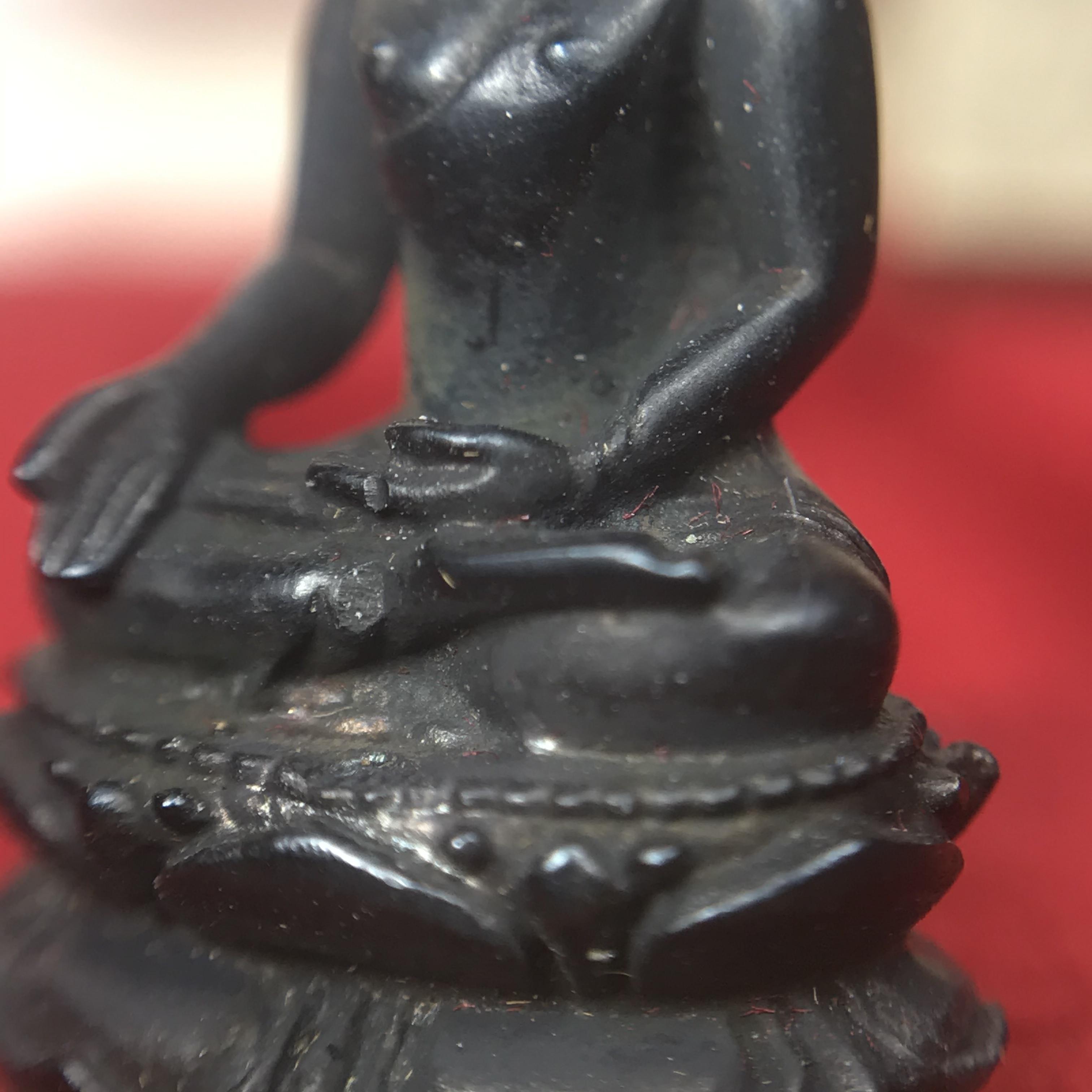 ชุดพระกริ่งไพรีพินาศ(รุ่นแรก สมเด็จพระญาณสังวร) เนื่องในพระบรมราชวโรกาสพระบาทสมเด็จพระเจ้าอยู่หัวรัชกาลที่9 เสด็จพระราชดำเนิน ในงานตัดลูกนิมิตสีมาอุโบสถ วัดเพชรวราราม จ.เพชรบูรณ์ ปี ๒๕๒๐ รุ่นเขาค้อ (ชุดกรรมการ ได้รับพระราชทาน พบเจอและหายากมากในปัจจุบัน)