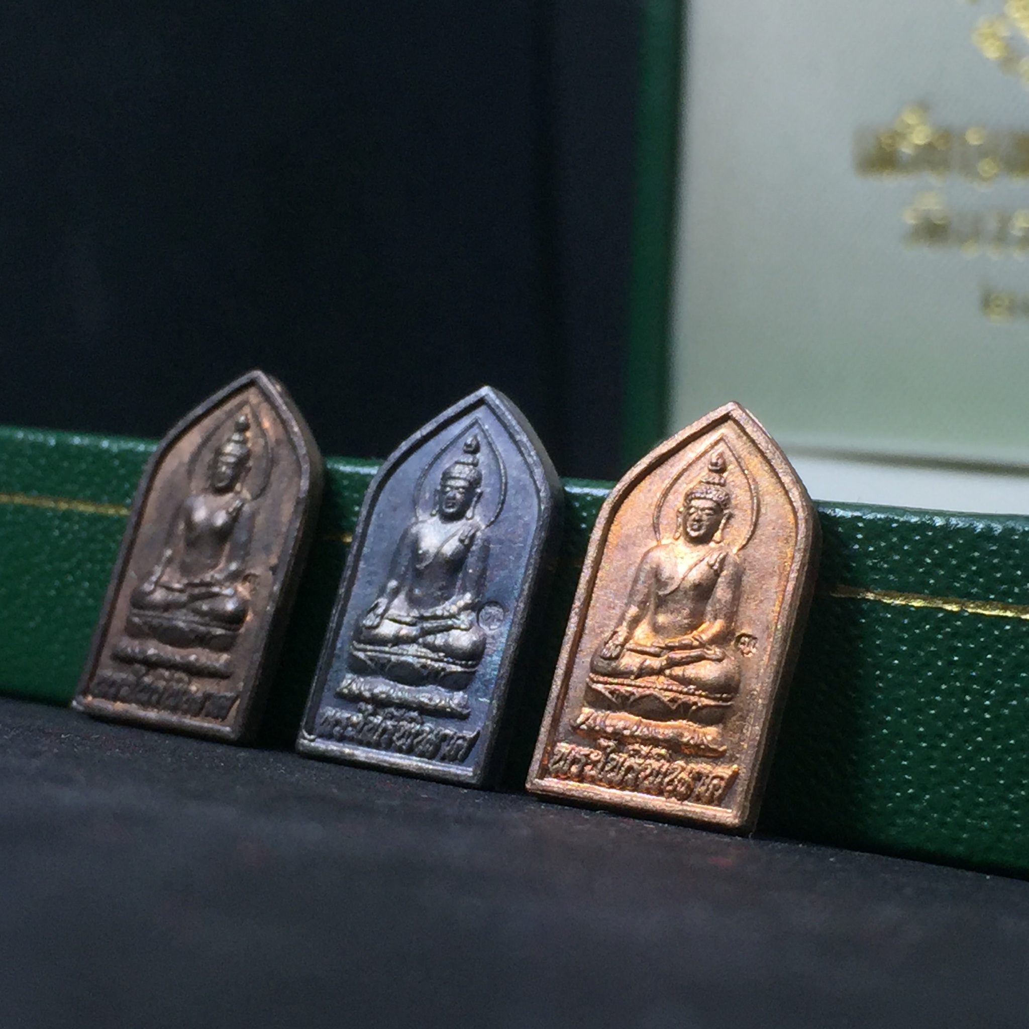 เหรียญพระไพรีพินาศ ปี2534 วัดบวรนิเวศวิหาร พิมพ์ห้าเหลี่ยม เนื้อนวโลหะ-เนื้อเงิน-เนื้อทองแดง(หายากสภาพสวยกล่องเดิม)