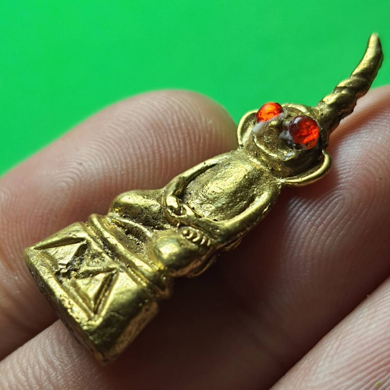 ของเสน่ห์ งั่งตาแดงหลังยันต์ งั่ง งั่งมหาเสน่ห์ งั่งตาแดง