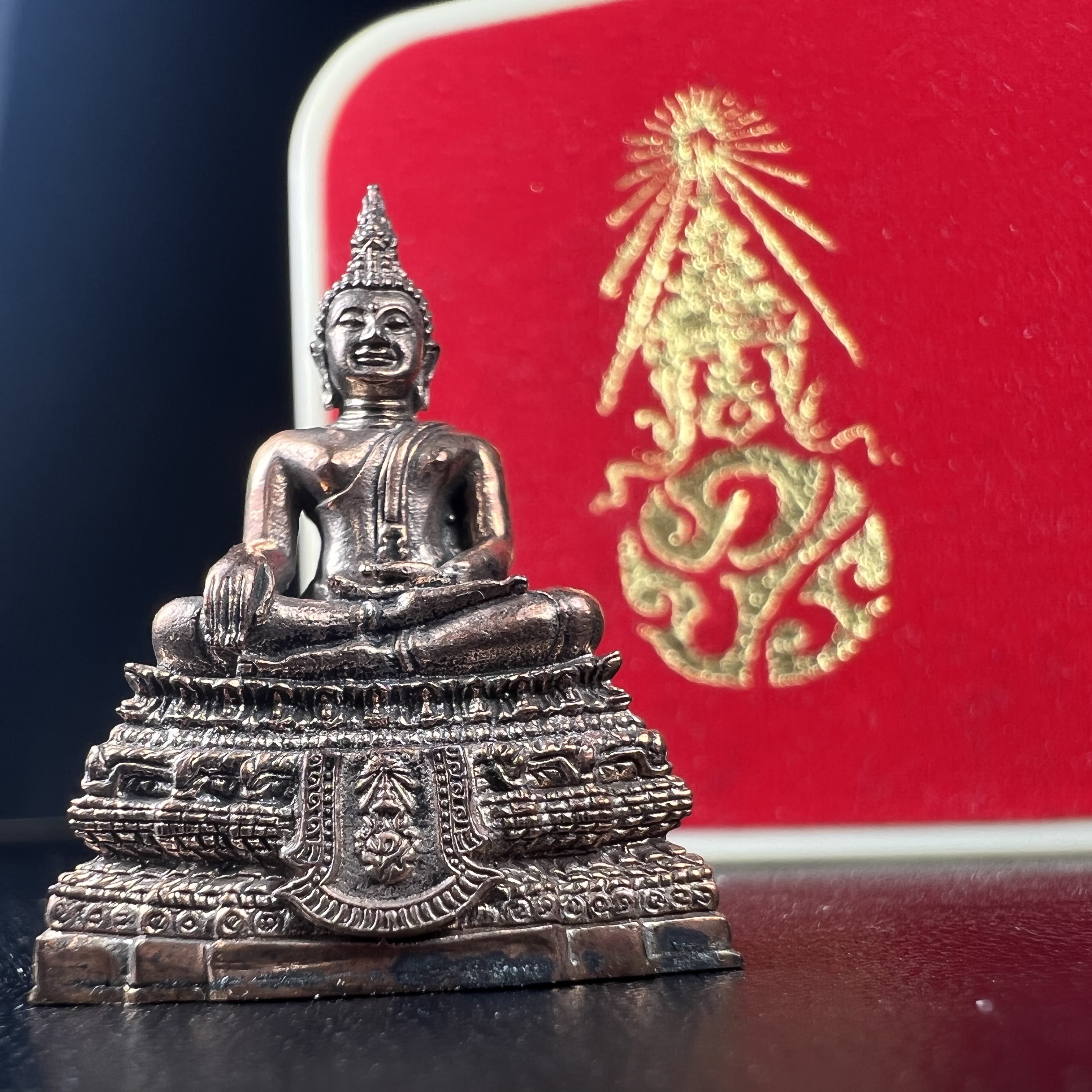 พระกริ่งพระพุทธชินสีห์ ภปร. (รุ่น2) เนื้อนวโลหะ กองทุนฟันเทียมพระราชทาน ในวโรกาสมหามงคล 80 พรรษา ปี 2550 (1 ใน 6499 องค์)