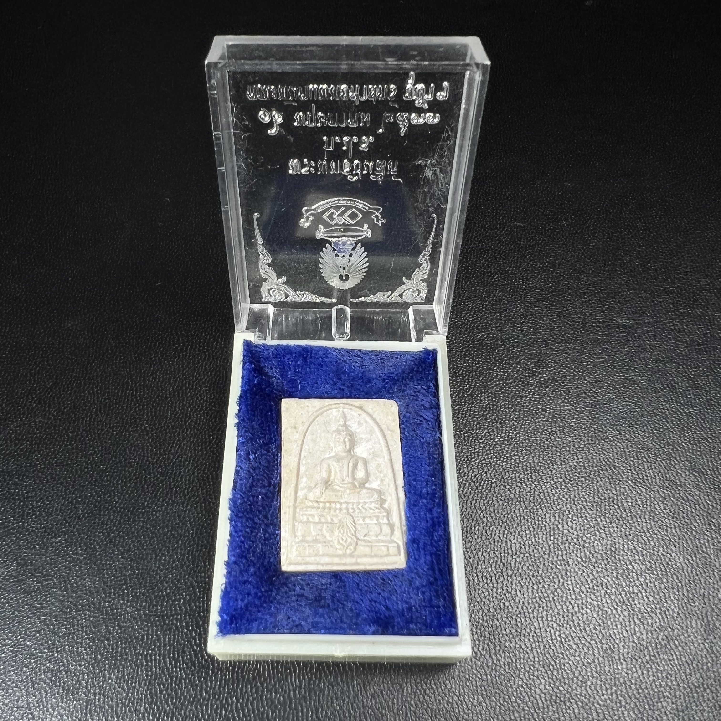 พระพุทธชินสีห์ ภปร. ทันโต เสฏโฐ ปี2533 พิมพ์เล็ก(หายาก) (องค์นี้ด้านหลังบรรจุพลอยเสกมงคลชัดมาก) บรรจุพระทนต์ในหลวง รุ่นเดียวในประวัติศาสตร์ ****รุ่นนี้ขอแนะนำ****