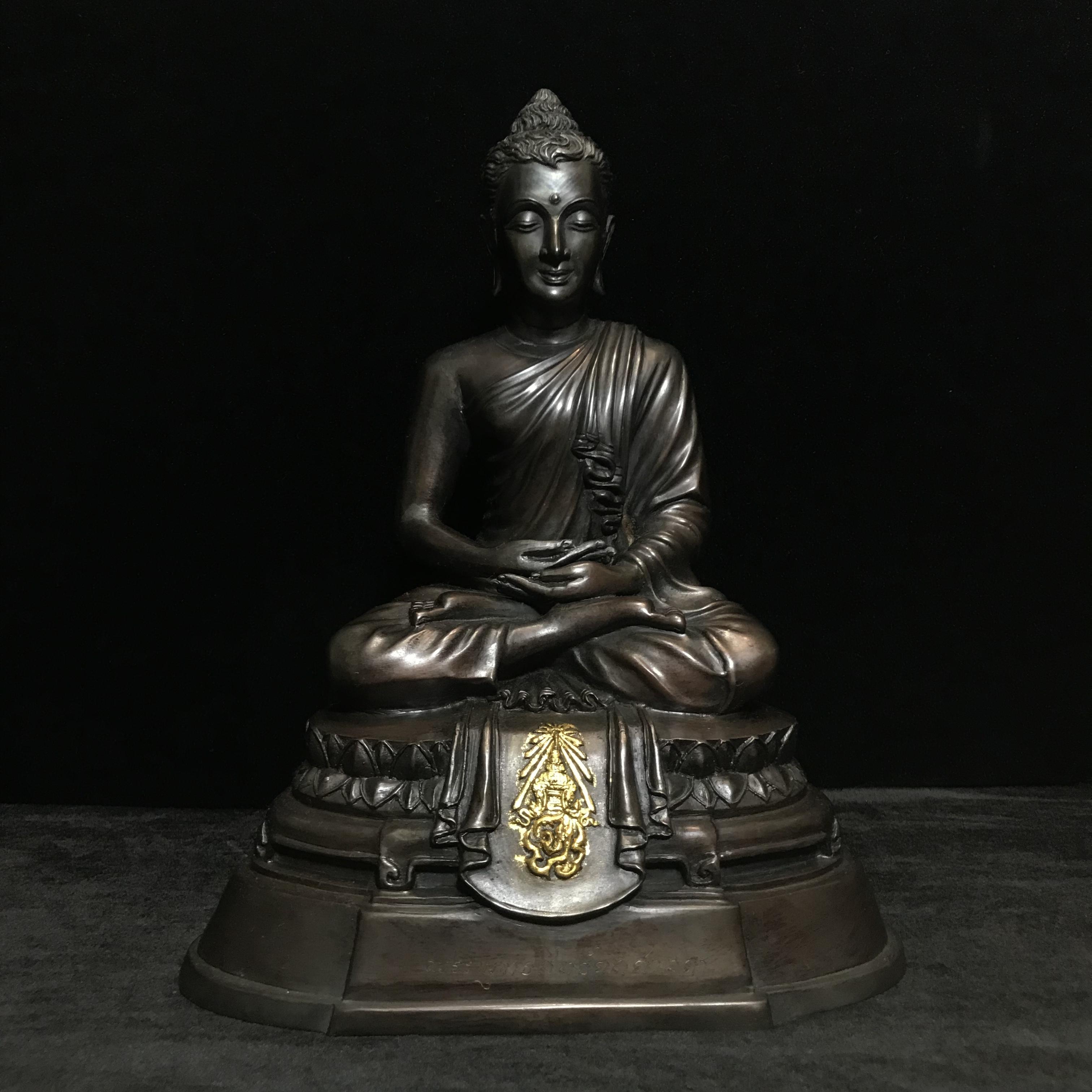 พระพุทธสิทธัตถศาสดา 100 ปี กรมบัญชีกลาง พ.ศ.2533(รุ่นแรก) เนื้อโลหะสำริด รมมันปู หน้าตัก 5.9 นิ้ว (พิธีใหญ่ ศิลป์สวย หายาก)