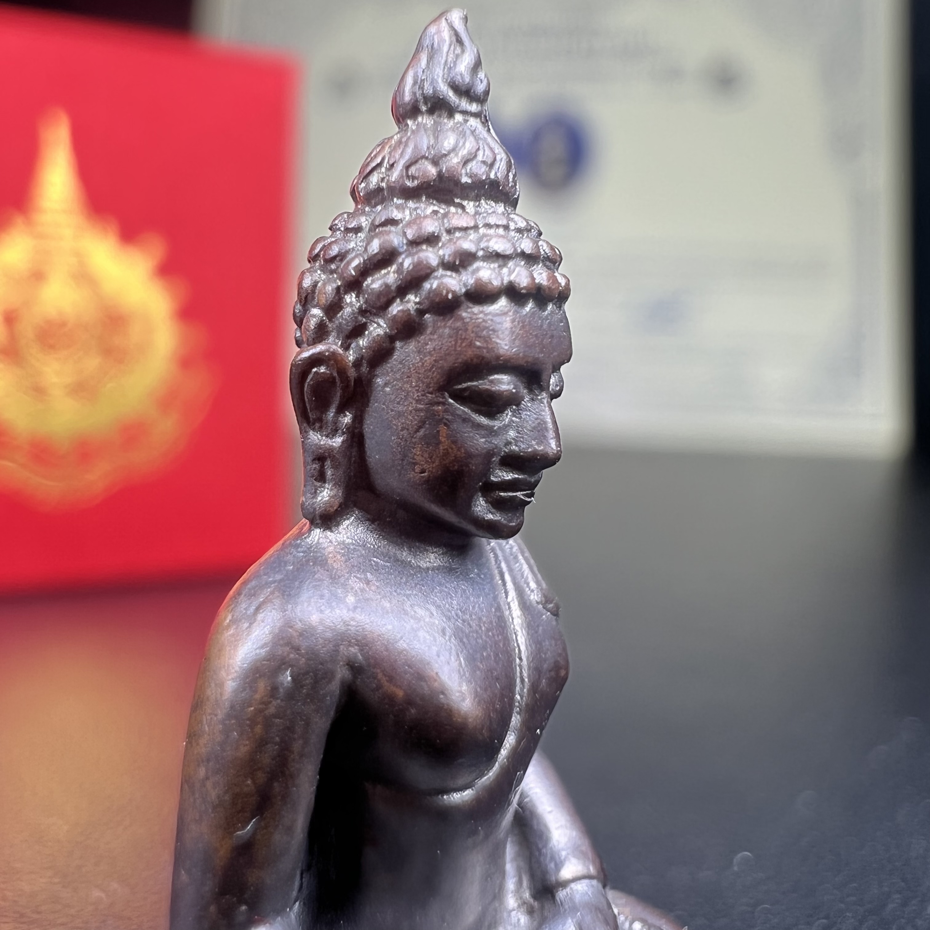 พระกริ่งไพรีพินาศ เฉลิมพระเกียรติ พระบาทสมเด็จพระเจ้าอยู่หัวรัชกาลที่9 พระชนมพรรษา 6 รอบ ปี2542 เนื้อนวโลหะผสมทองคำ(บรรจุเหล็กไหล)ดีนอก-ดีใน***องค์นี้สภาพสวยครบสมบูรณ์ มาพร้อมกล่องเดิมและใบรับรองจากผู้จัดสร้างแบบนี้หายากมาก***