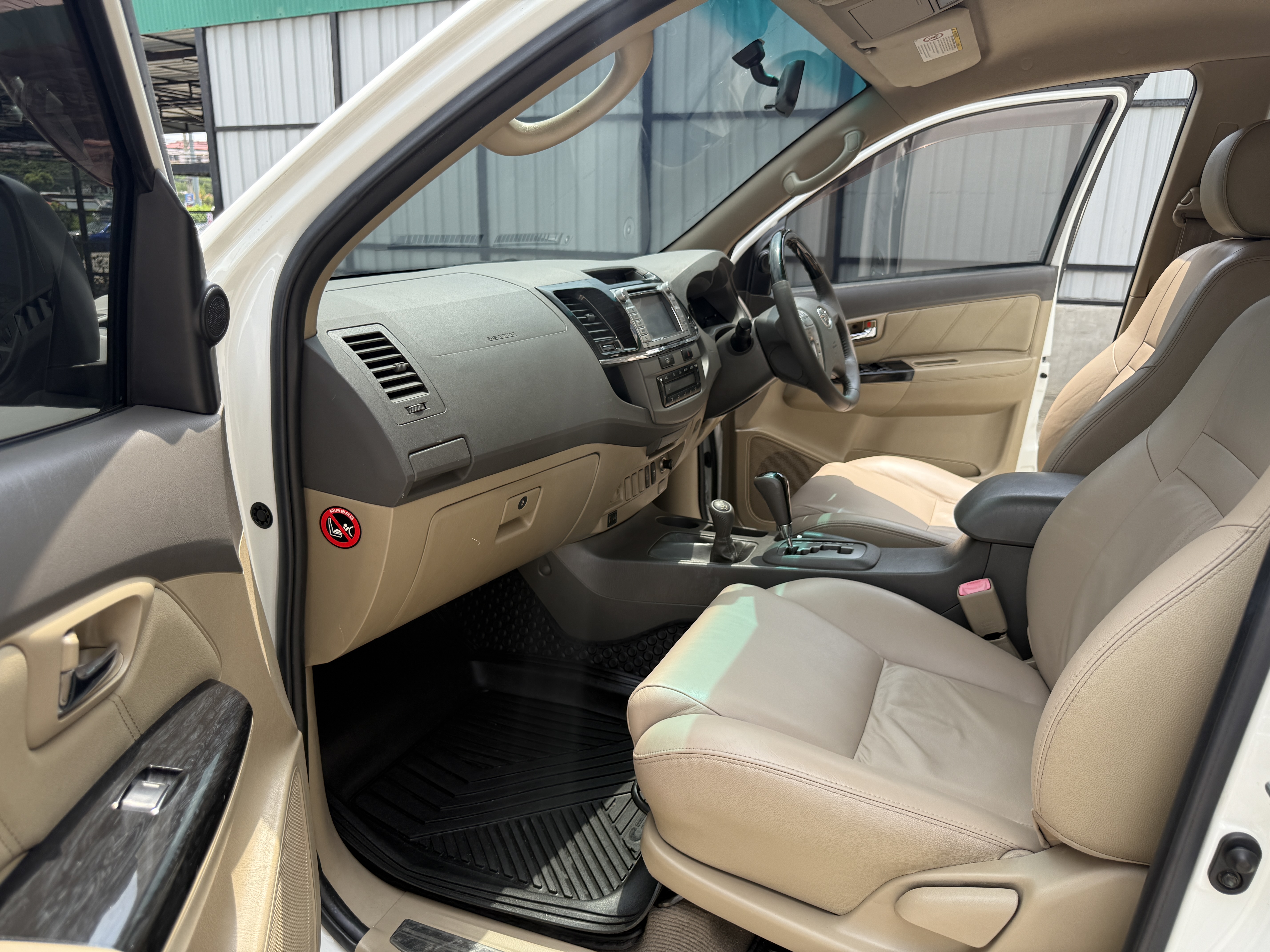 Toyota Fortuner Champ 3.0 V Navi 4WD At 2013 ขาวมุก